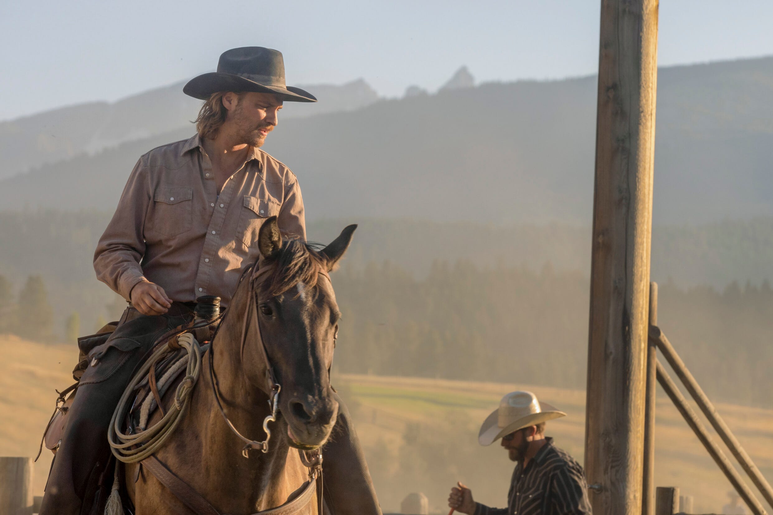 Yellowstone, Marshals, Luke Grimes, Taylor Sheridan, CBS, dizi, televizyon, spin-off, Kayce Dutton, Monica Dutton, Rip Wheeler, Beth Dutton, Paramount+, The Equalizer, Queen Latifah, The Road, Blake Shelton, FBI: International, FBI: Most Wanted, S.W.A.T., Poppas House, Blue Bloods, Donnie Wahlberg, Boston Blue, Sonequa Martin-Green, Strange New Worlds, Tom Selleck, iptal edilen diziler, televizyon sezonu 2025-2026, Montana, şerifler, Deniz Kuvvetleri SEAL, kovboy, adalet, bütçe, George Cheeks, Amy Reisenbach, prömiyer, yayın tarihi.
