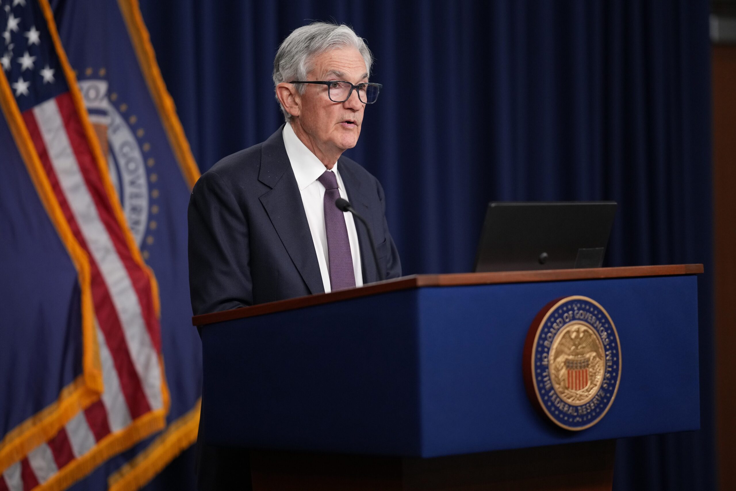 Jerome Powell, Federal Reserve, faiz oranları, FOMC, enflasyon, işsizlik, tüketici güveni, Donald Trump, tarifeler, ekonomik belirsizlik, stagflasyon, ekonomik durgunluk, kişisel tüketim harcamaları, Greg McBride
