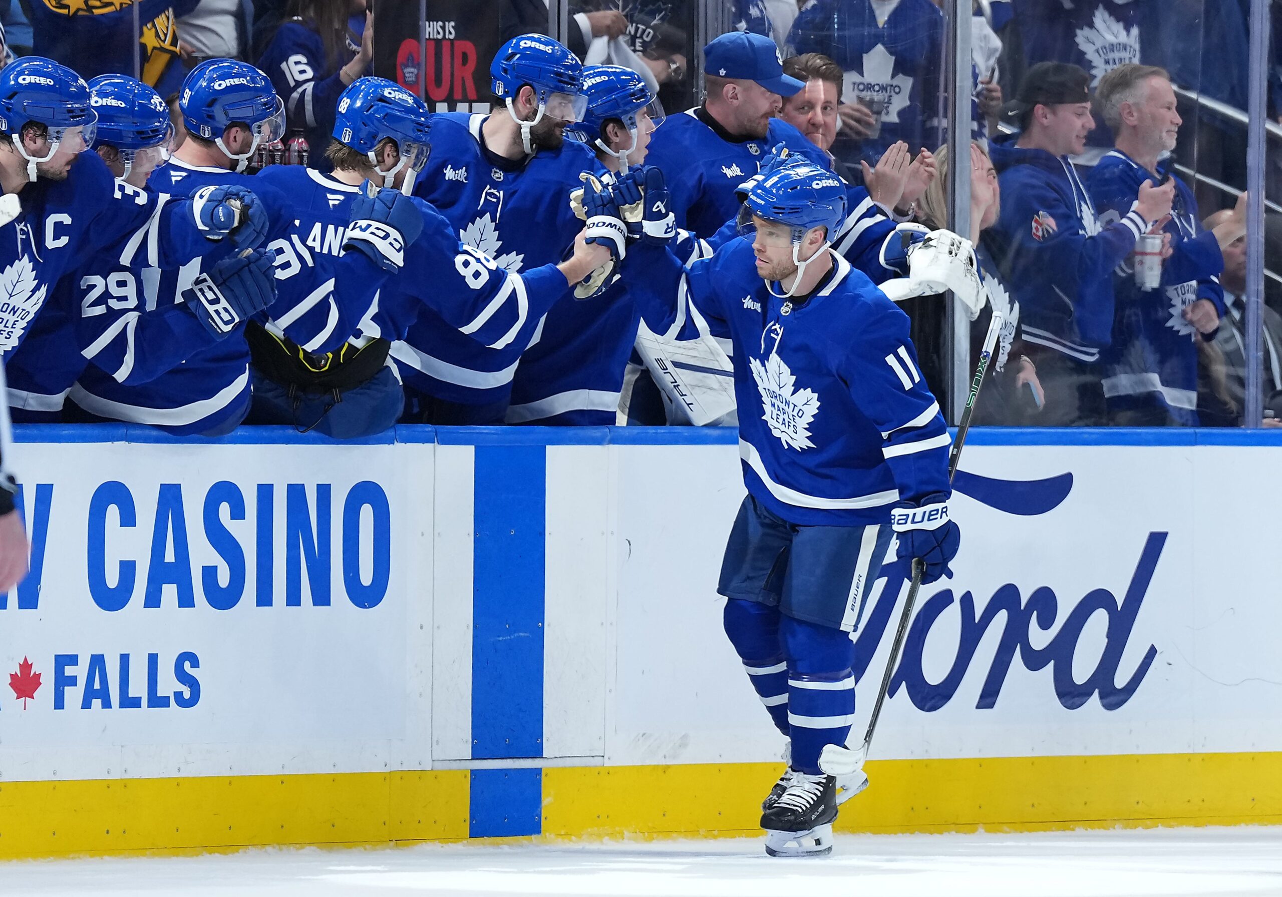 Max Pacioretty, Max Domi, Toronto Maple Leafs, Florida Panthers, Mitch Marner, William Nylander, Morgan Rielly, Joseph Woll, Anton Lundell, Aleksander Barkov, Brad Marchand, Eetu Luostarinen, Sergei Bobrovsky, Aaron Ekblad, Jake McCabe, Seth Jones, Evan Rodrigues, Scott Laughton, NHL, Buz Hokeyi, Playofflar, Doğu Konferansı, maç özeti, skor, haberler, analiz

