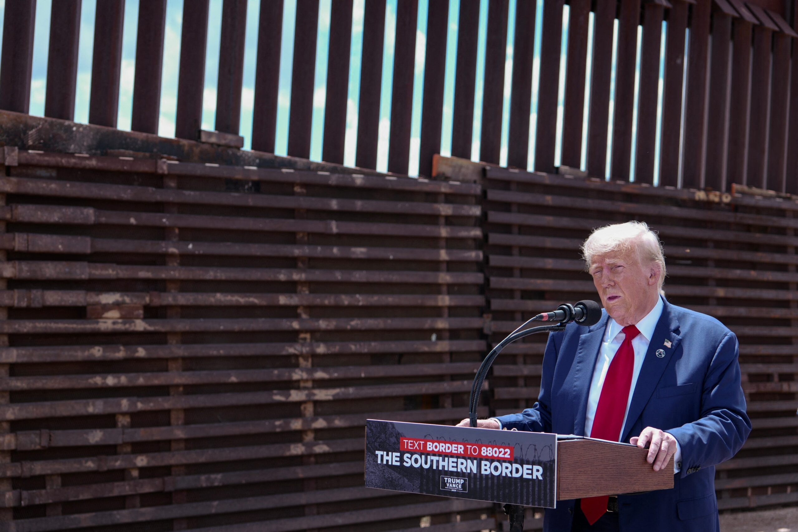 Donald Trump, göçmenlik, güney sınırı, sınır güvenliği, Joe Biden, sınır karşılaşmaları, sığınma talepleri, sınır politikası, sınır yasası, sınır krizi, sınır kontrolü, sınır duvarı, sınır devriyesi, askeri varlık, sınır dışı etme, sınır dışı, yasal süreç, sınır dışı yargıçları, sınır davaları, yasadışı göçmenler, toplu sınır dışı, siyasi görüş, muhafazakar, ABD, USA Today, Dace Potas
