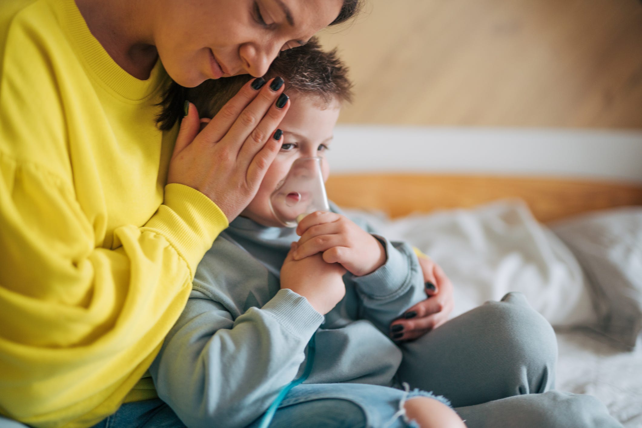 Here are some meta keywords for the article, optimized for search and relevant to a Turkish-speaking audience, separated by commas:

RSV, Respiratory Syncytial Virus, solunum yolu virüsü, yaşlılarda RSV, bebeklerde RSV, RSV belirtileri, RSV tedavisi, RSV nedenleri, RSV bulaşma, RSV salgını, solunum yolu enfeksiyonu, bronşiolit, zatürre, hastanede RSV tedavisi, evde RSV tedavisi, RSV önleme, Dr. David Hill, Dr. Alison Mitzner, sağlık, Amerikan Pediatri Akademisi, CDC, ABD Hastalık Kontrol ve Önleme Merkezleri, Türkiye sağlık, çocuk sağlığı, yaşlı sağlığı, astım, KOAH, bağışıklık sistemi, oksijen tedavisi, sıvı takviyesi, burun akıntısı, öksürük, hapşırma, ateş, nefes darlığı, hırıltı, bebeklerde iştahsızlık, halsizlik, sıvı kaybı, dehidratasyon, nebulizatör, tuzlu su solüsyonu, nemlendirici, asetaminofen, ibuprofen
