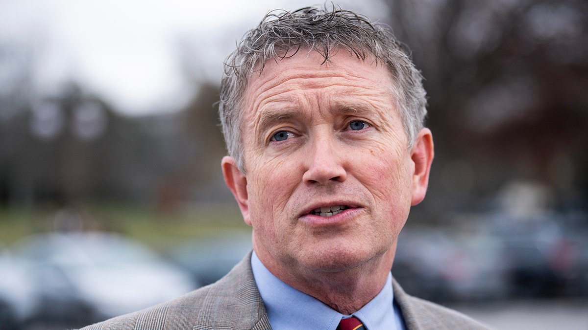 Çin Komünist Partisi, zorla organ toplama, Thomas Massie, Chris Smith, ABD pasaportu, vize, yaptırımlar, Falun Gong, Uygur Müslümanları, Mike Johnson, Donald Trump, dış politika, insan hakları
