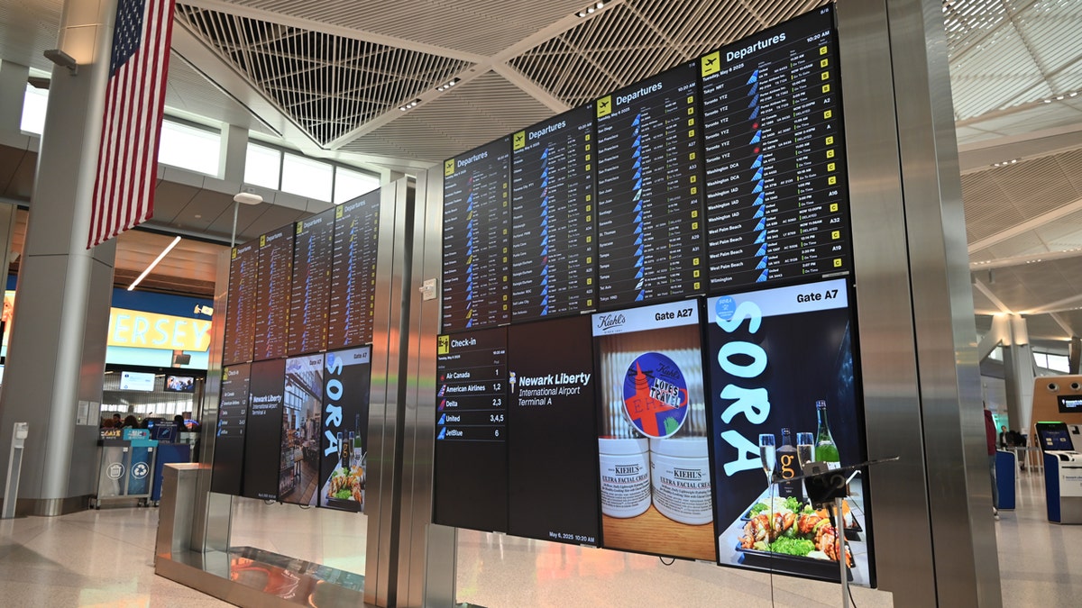 ABD hava trafik kontrolü, hava trafik kontrol sistemi modernizasyonu, Troy Nehls, Temsilciler Meclisi, Havacılık Alt Komitesi, Ulaştırma ve Altyapı Komitesi, Newark Liberty Uluslararası Havaalanı, hava trafik kontrol kesintisi, Ulusal Hava Trafik Kontrolörleri Birliği, Philadelphia Terminal Radar Yaklaşma Kontrolü, bütçe uzlaşma süreci, fiber optik, vergi mükellefi parası, bipartisan, havacılık, REAL ID
