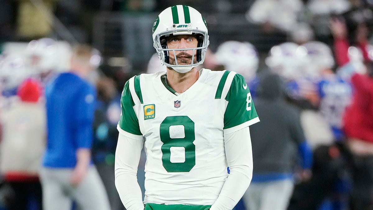 Aaron Rodgers, Steelers, Serbest Oyuncu, Transfer Söylentileri, Futbol, NFL, Thomas Tull, Yapay Zeka, Mason Rudolph, Skylar Thompson, Will Howard, Russell Wilson, New York Giants, Emeklilik, Pat McAfee Show, George Pickens, Dallas Cowboys, Takas, Fox News
