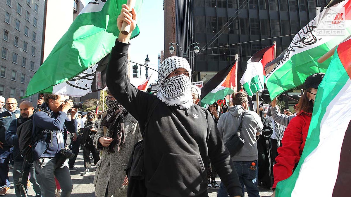 Tarek Bazrouk, Nefret Suçu, Yahudi Karşıtı Saldırılar, İsrail Protestoları, Hamas, New York, Adalet Bakanlığı, Federal Suçlama, Antisemitizm, NYPD, Yahudi Öğrenciler, Ceza, Anti-İsrail Protestoları, Gazze, New York Borsası, Columbia Üniversitesi, Hizbullah, Kippa, İsrail Bayrağı, Meta Açıklama
