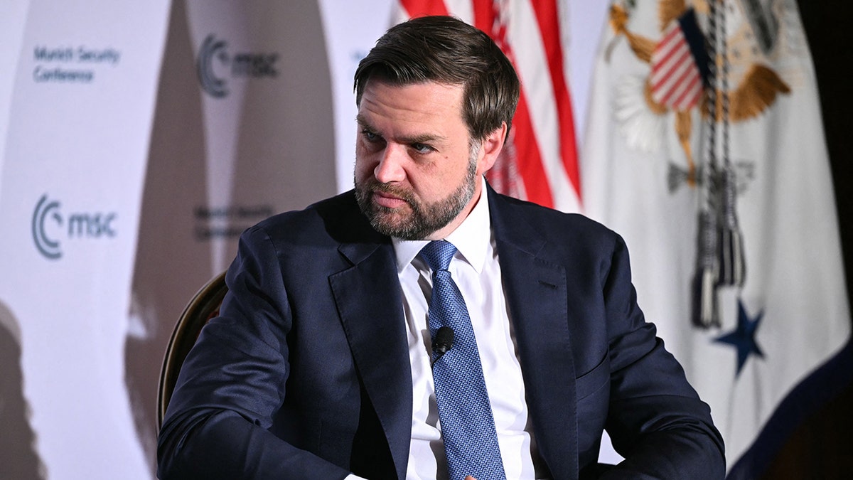ABD, İran, nükleer görüşmeler, Donald Trump, JD Vance, Çin, Rusya, nükleer silahların yayılması, JCPOA, Ortadoğu, Suudi Arabistan, Katar, Birleşik Arap Emirlikleri, Wolfgang Ischinger, sıfır zenginleştirme, Gazze, Barack Obama, nükleer program, denetimler, küresel ekonomi, reentegrasyon, esir takası, tam söküm, nükleer silah, Husi'ler, Yemen, İsrail, havaalanı, büyük duyuru

