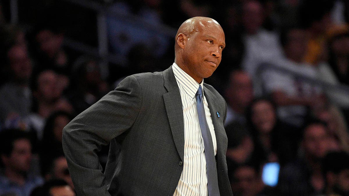 Byron Scott, cinsel saldırı davası, Campbell Hall Lisesi, 1987, Los Angeles Lakers, spor, NBA, cinsel taciz, tecavüz, John Doe, dava, tazminat, Linda Bauermeister, hukuk, basketbol, koç, Filipinler, Campbell Hall Lisesi ihmali
