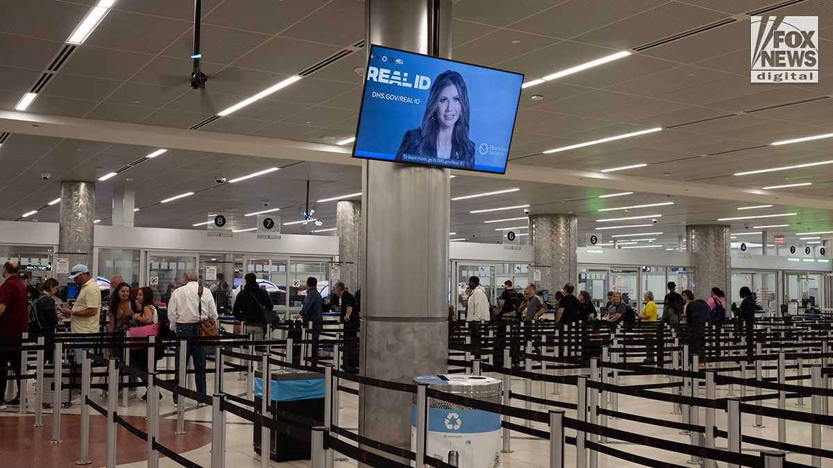 REAL ID, havalimanları, güvenlik, TSA, gecikmeler, seyahat, kimlik, uçuş, ulaşım, yasa, uygulama, yolcular, güvenlik kontrolü, kimlik doğrulama, iç hatlar uçuşları, Ryan Tseko, Cardone Capital, Birleşik Ekspres, George W. Bush Intercontinental, Houston-Hobby, JFK, La Guardia, Newark-Liberty, Philadelphia Uluslararası Havaalanı, Miami Uluslararası Havaalanı, Charlotte-Douglas, Hartsfield-Jackson Uluslararası, Boston-Logan
