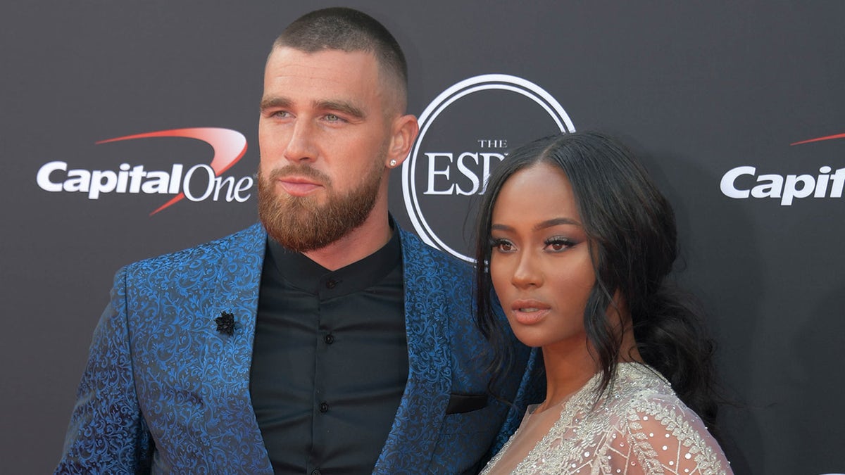 Kayla Nicole, Travis Kelce, Taylor Swift, ilişki, ayrılık, spor gazetecisi, moda, influencer, ESPN, Crocs, Revolve, Savage X Fenty, Fox News, dedikodu, ünlü, magazin, podcast, İkinci Rüzgar, Super Bowl LIX, Kansas City Chiefs, hayranlar, nefret, medya, haber, başlık, kariyer, başarı
