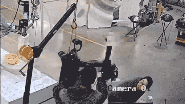robot saldırısı, Çin fabrikası, Unitree H1, insansı robot, yapay zeka, robot isyanı, güvenlik kamerası, robot kazası, teknoloji haberleri, Çin teknolojisi
