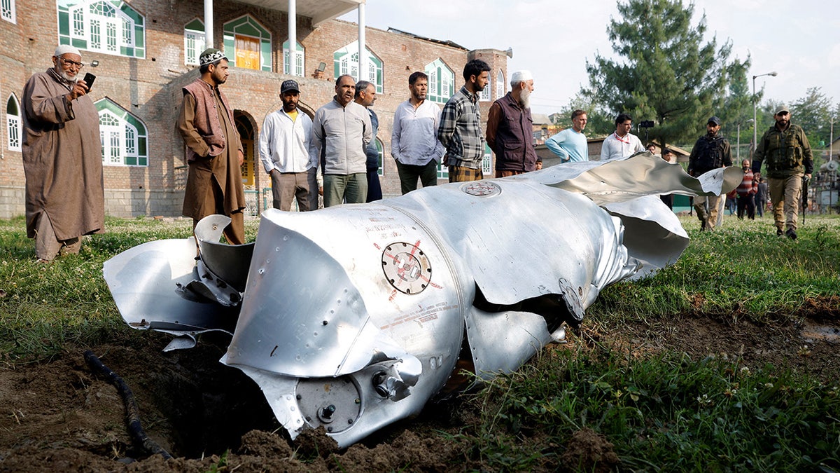 Pakistan, Hindistan, hava saldırıları, Keşmir, terörizm, askeri gerilim, nükleer silahlar, Şehbaz Şerif, Narendra Modi, Lashkar-e-Taiba, Jaish-e-Mohammed, Operasyon Sindoor, de-eskalasyon, ABD, Kongre, savaş eylemi
