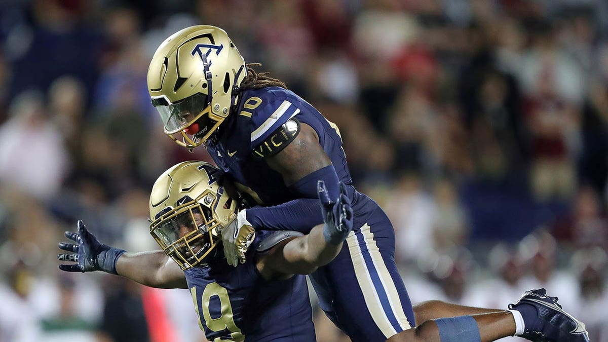 akron zips, akron zips futbolu, NCAA, akademik ilerleme oranı, APR, bowl maçı, sezon sonrası, uygunsuzluk, eğitim, spor, kolej futbolu, orta amerika konferansı, terry bowden, famous idaho potato bowl, ceza
