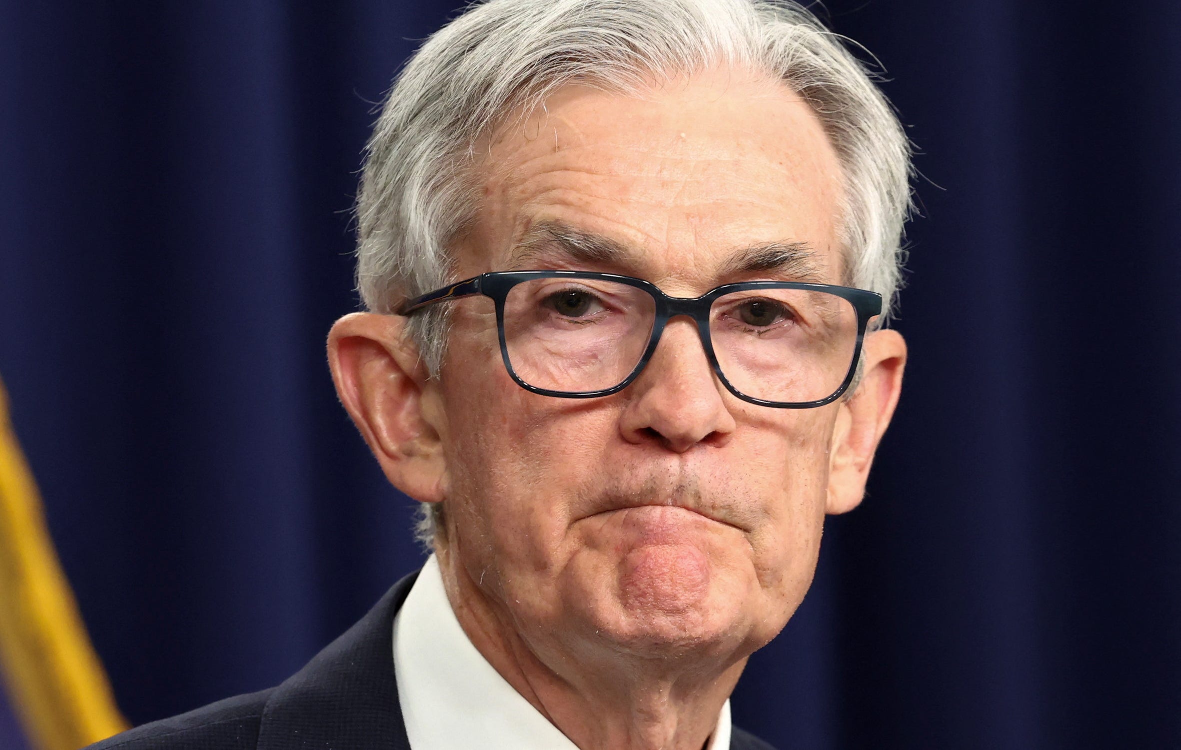 Donald Trump, Jerome Powell, Federal Reserve, faiz oranları, ekonomik belirsizlik, enflasyon, ticaret savaşları, resesyon, para politikası, Merkez Bankası, Trump eleştirisi, Powell açıklamaları
