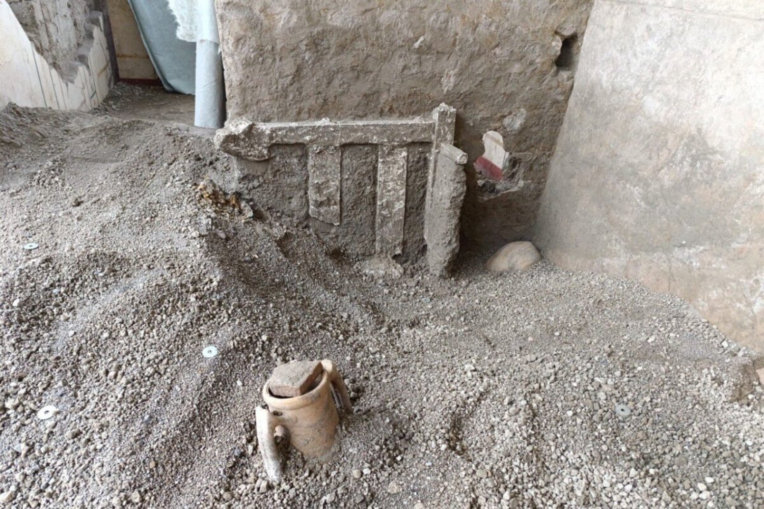 Pompei, Herkulaneum, Vezüv Yanardağı, Arkeoloji, Kazı, Elle ve Frisso, Fresk, Roma, Antik Tarih, Volkanik Patlama, Felaket, Tarihi Eserler, İtalya, Arkeolojik Park, Pompeii Kazıları E-Dergisi, Garum, Helle ve Phrixus, Mitoloji, Dardanelles, Hellespont

