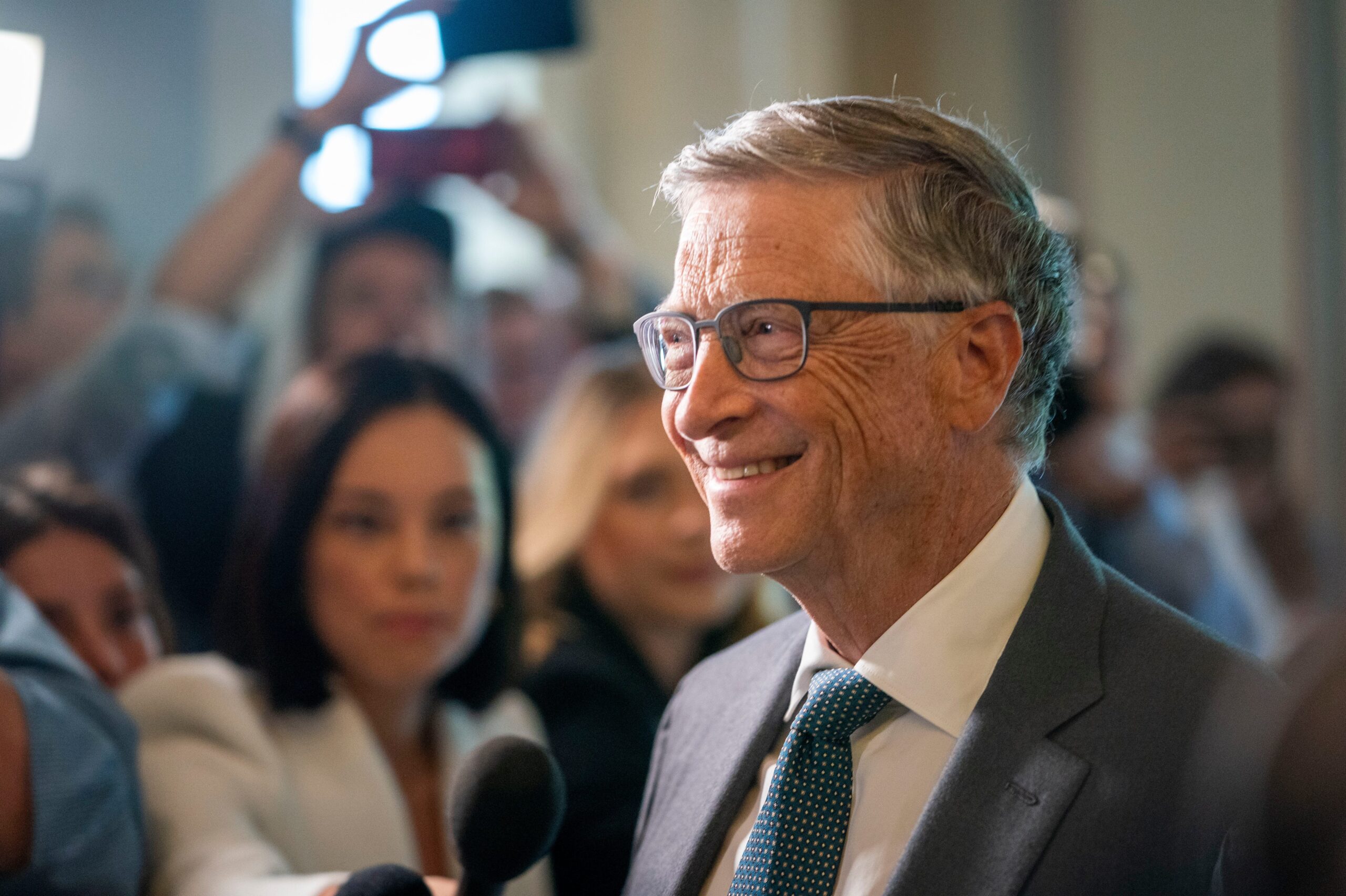 Gates Vakfı, Bill Gates, Melinda Gates, hayırseverlik, bağış, modern tarihin en büyük hayırseverlik taahhüdü, sağlık, üretken yaşam, yoksullukla mücadele, anne ve bebek ölümleri, bulaşıcı hastalıklar, yapay zeka, 2045 hedefi, vakfın kapanışı, küresel kalkınma, sosyal etki, vakıf fonlaması, vakıf yatırımları, Gates serveti, topluma geri verme
