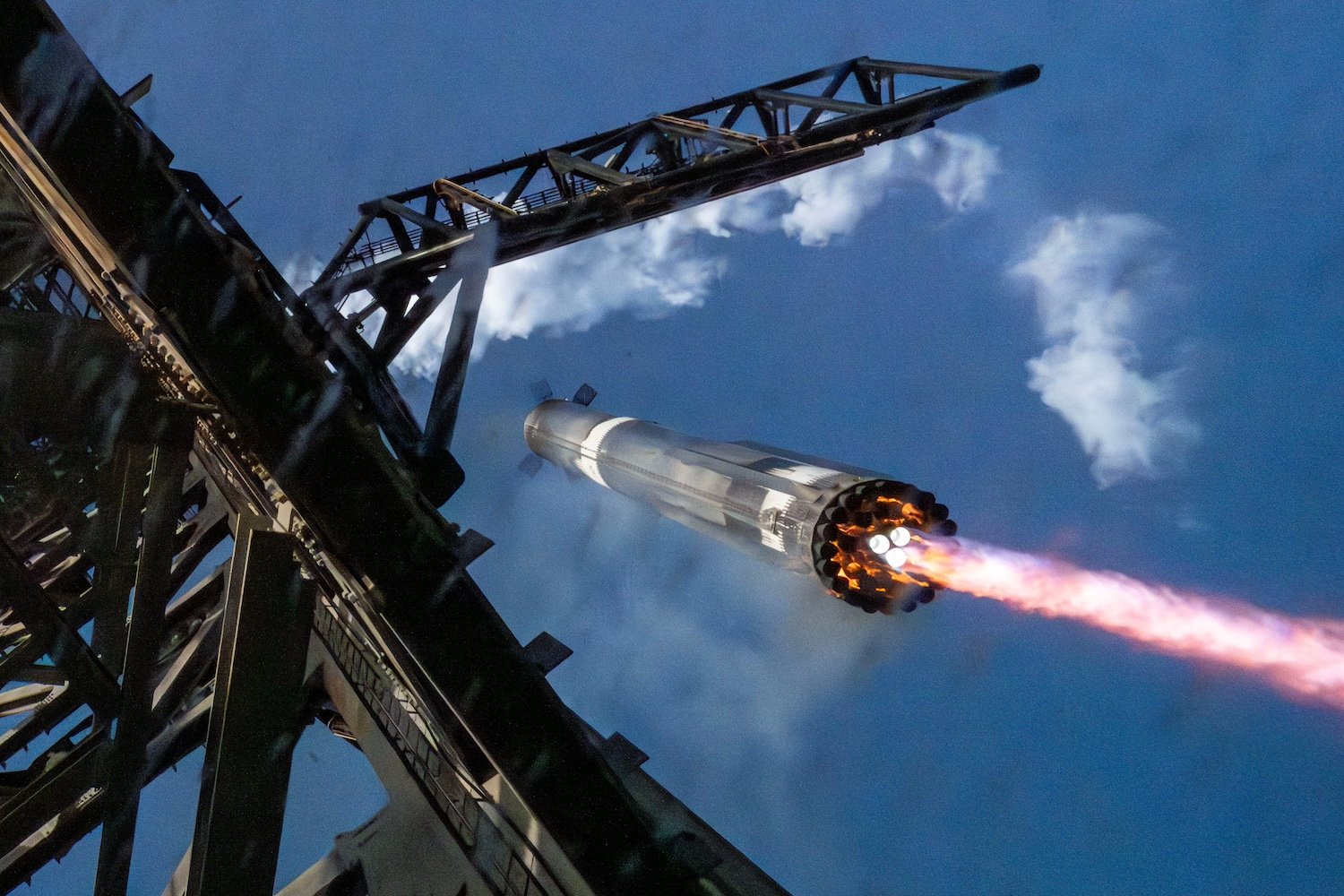 NASA, Mars, Mars görevleri, insanlı Mars görevi, SpaceX, Starship, Elon Musk, Kızıl Gezegen, bütçe, uzay keşfi, uzay yarışı, 2026, 2028, fırlatma penceresi, yörünge mekaniği, precursor inişi, uzay aracı, Trump yönetimi, uzay programı, Artemis programı.
