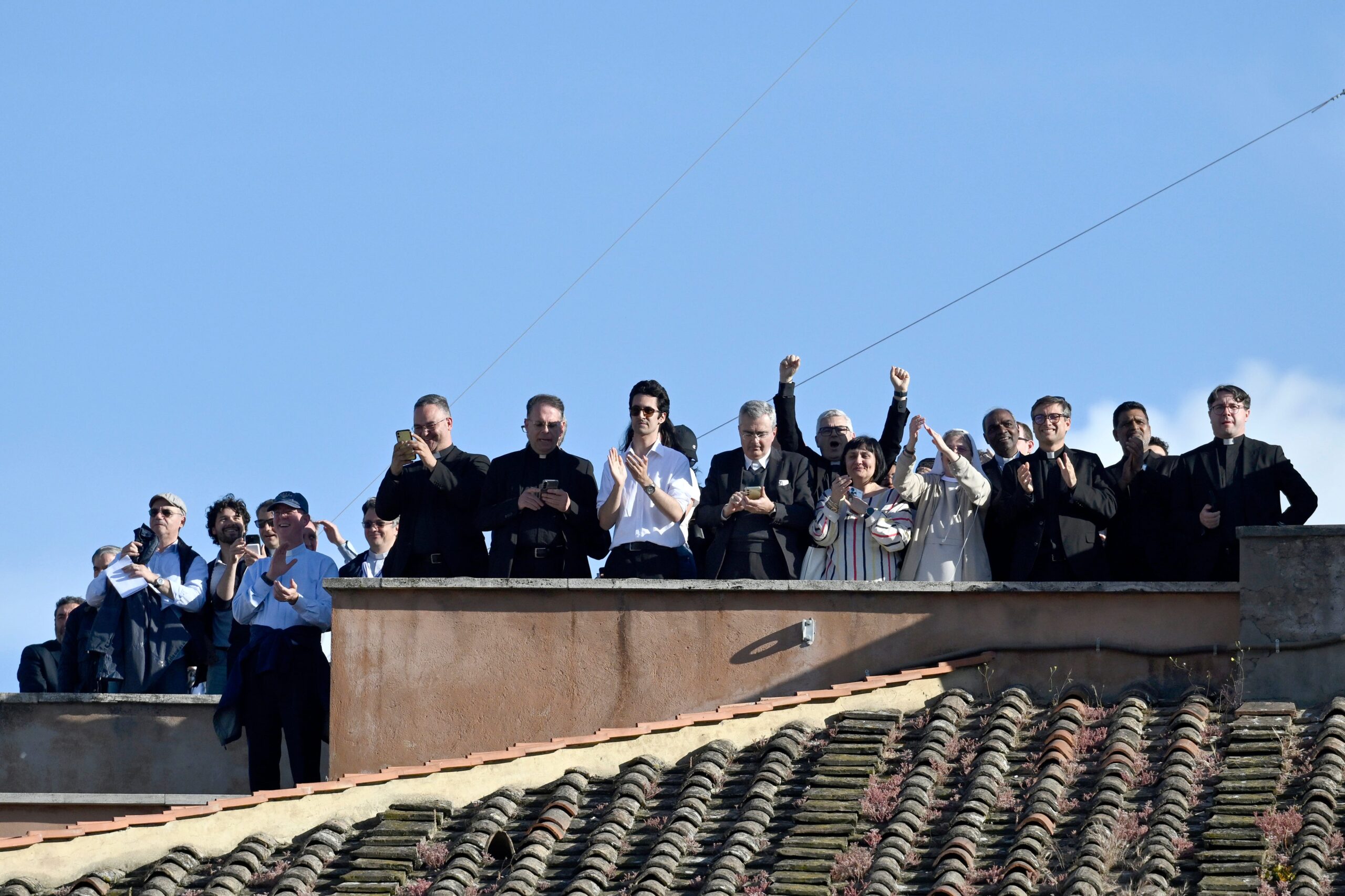 Papa, yeni papa, beyaz duman, Vatikan, Sistine Şapeli, Papa Francis, Papa seçimi, 2024 Papa seçimi, dini haberler, Katolik Kilisesi, papal name, papalık, yeni pontiff, dini lider, Katolik dünyası
