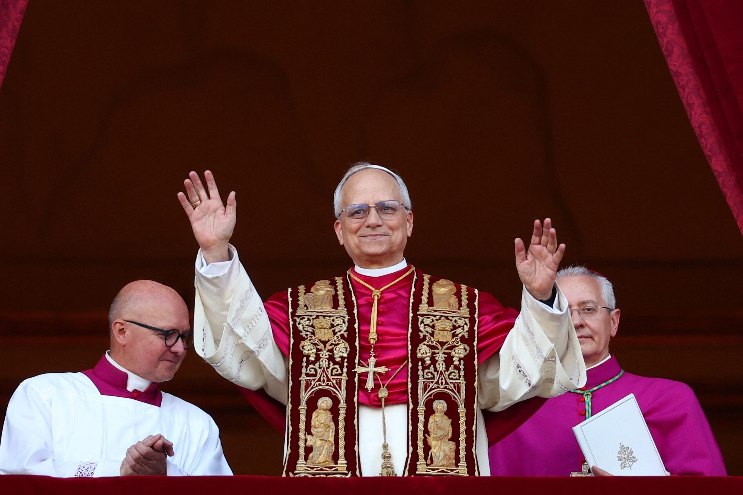 Papa, Katolik Kilisesi, Robert Francis Prevost, Papa Leo XIV, Vatikan, Aziz Petrus Meydanı, Papalık Seçimi, Kardinaller Koleji, Chicago, ABD, Haberler, Greta Cross, USA TODAY, Aziz Petrus Bazilikası, Beyaz Duman
