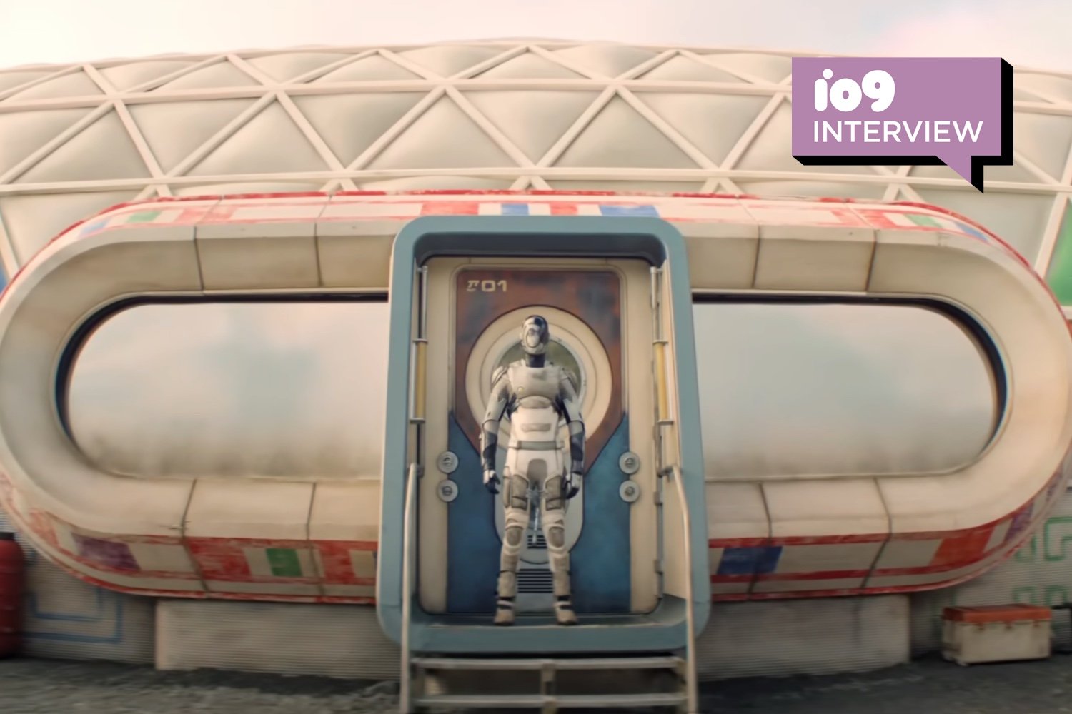 Martha Wells, Murderbot Günlükleri, All Systems Red, Chris Weitz, Paul Weitz, Alexander Skarsgård, Apple TV+, bilim kurgu, TV dizisi, uyarlama, yapım, yönetmen, senarist, başrol oyuncusu, röportaj, komedi, gerilim, ton, CGI, düzenleme, bölüm uzunluğu, danışman yapımcı, işbirliği, meta açıklama, anahtar kelimeler
