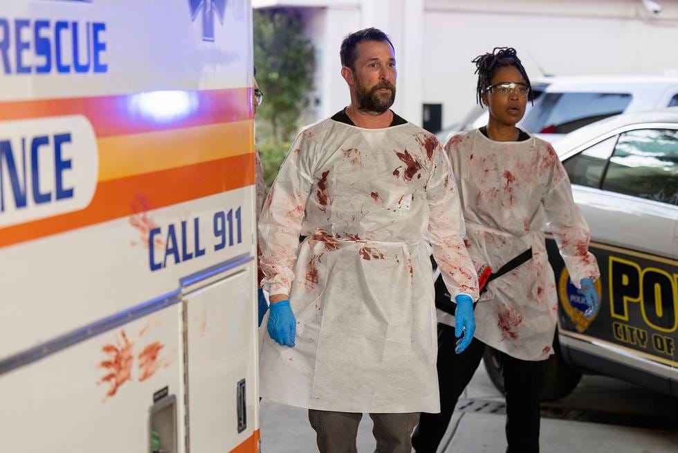 Medikal dizi, hastane draması, The Pitt, Noah Wyle, ER, Grey's Anatomy, Watson, Doc, Doctor Odyssey, Brilliant Minds, St. Denis Medical, Pulse, TV trendleri, sağlık çalışanları, pandemi, stres, rahatlama, gerçek zamanlı, TV eleştirisi, tıbbi gizem, komedi, romantizm, melodrama, Zachary Quinto, Joshua Jackson, Michael Crichton
