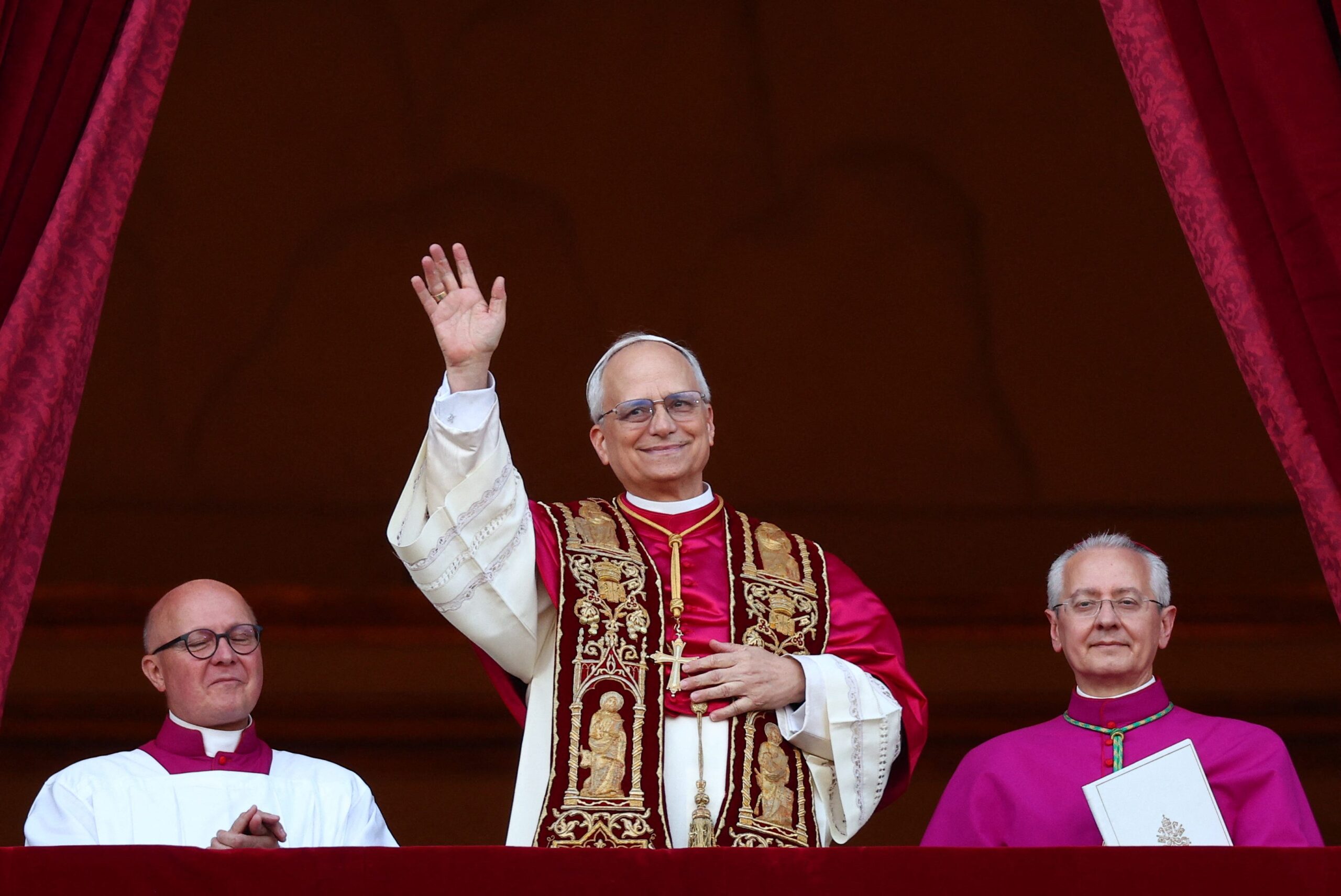 Papa, Katolik Kilisesi, León XIV, Robert Francis Prevost, Vatikan, Kardinal, Seçim, Amerika, Latin Amerika, ABD, Hispanik, Din, Ruhani lider, Kilise lideri, Yeni Papa, 2025, 8 Mayıs, Amerika Birleşik Devletleri, Kiliseler, Dini Liderler
