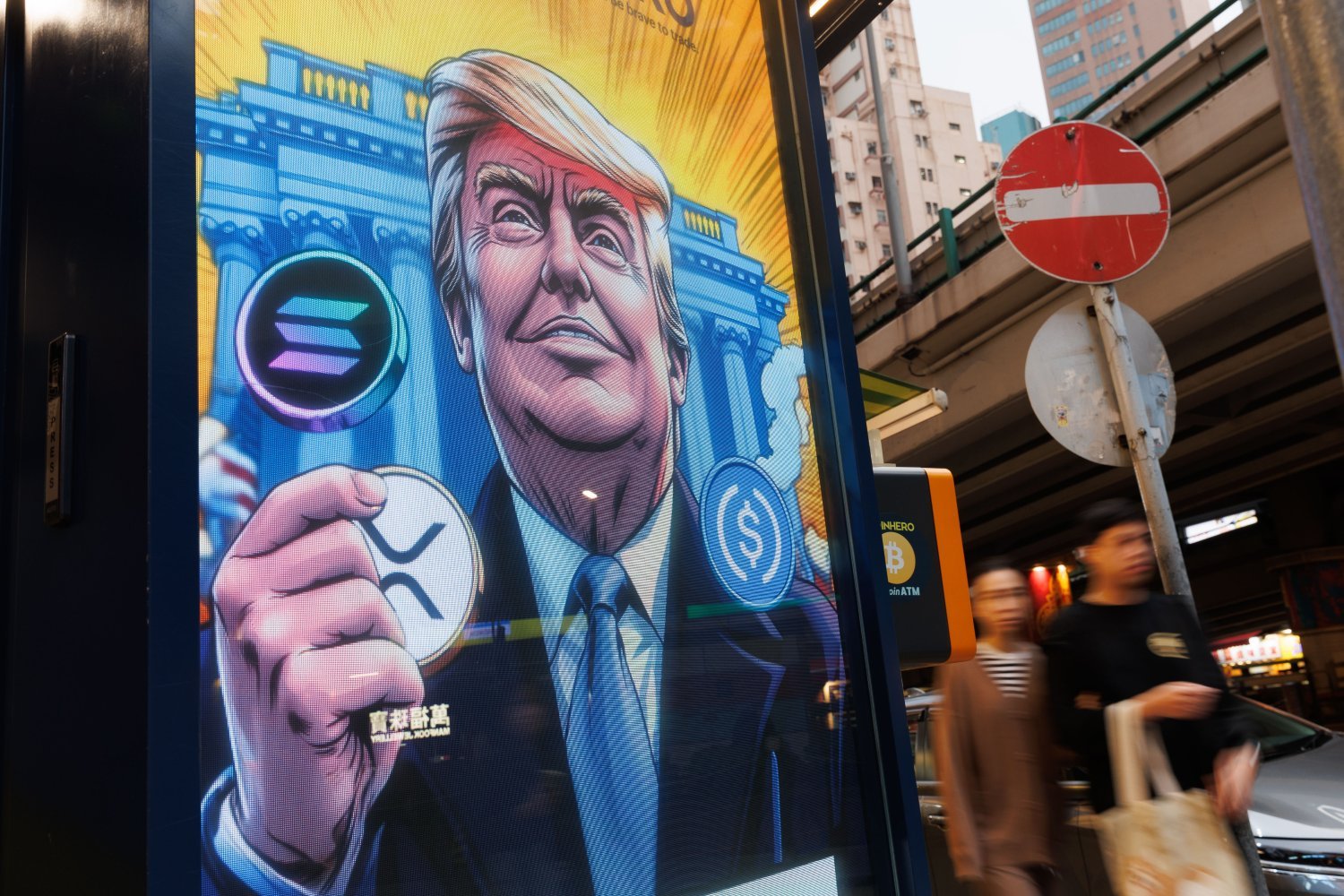 stablecoin, GENIUS Act, Donald Trump, kripto para, düzenleme, Senato, Demokratlar, Cumhuriyetçiler, $USD1, World Liberty Financial, Binance, çıkar çatışması, mevzuat, mali düzenleme, siyaset, Ruben Gallego, Mark Warner, Lisa Blunt Rochester, Andy Kim, Kirsten Gillibrand, Angela Alsobrooks, para aklama, banka gizliliği yasası, Trump kripto, kripto imparatorluğu, mali gelecek
