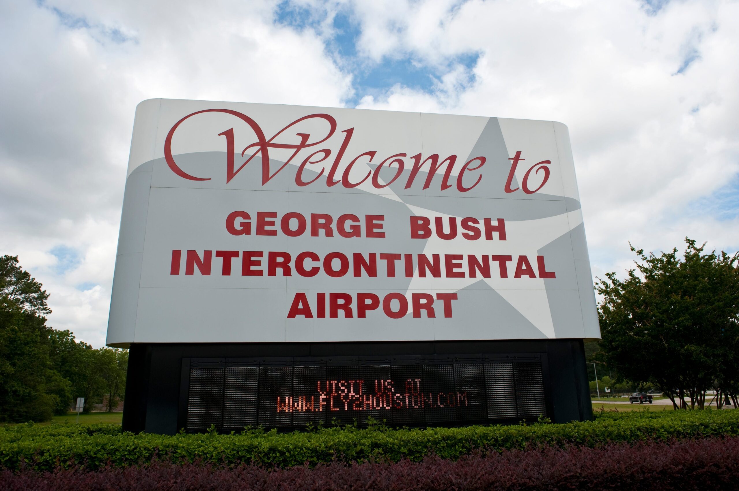 Trekalon Price, Houston Havaalanı, Bomba Tehdidi, Eski Sevgili, George Bush Intercontinental Airport, Cedar Rapids Airport, Sahte Alarm, Suç, Firari, Jonathan Limehouse
