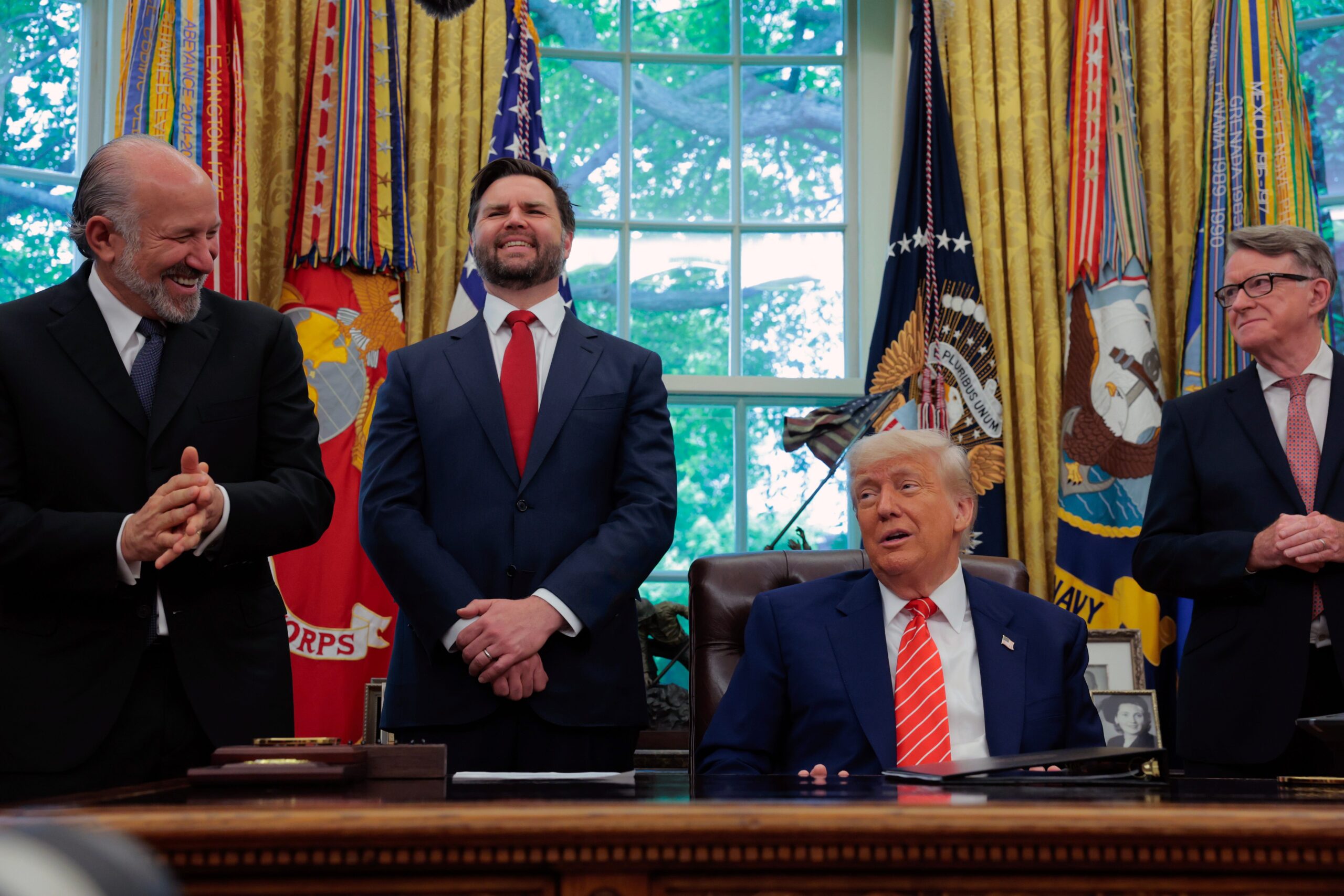 Donald Trump, ticaret anlaşmaları, karşılıklı tarifeler, ABD, Birleşik Krallık, Çin, Meksika, Kanada, ekonomi, Scott Bessent, Jamieson Greer, USMCA, ticaret savaşı, tarife duraklaması, ticaret görüşmeleri, uluslararası ticaret
