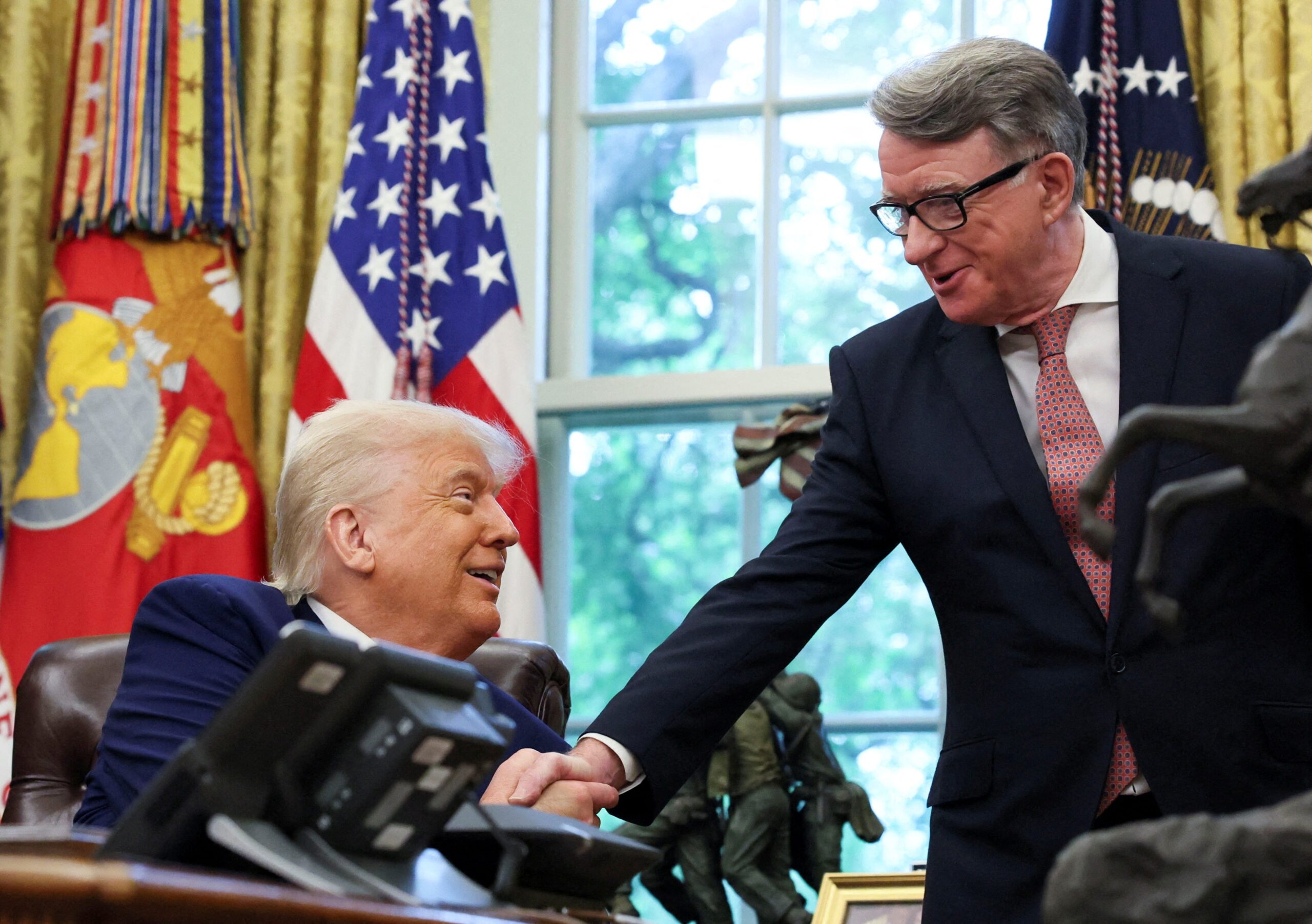 Donald Trump, Birleşik Krallık, ticaret anlaşması, tarifeler, lüks otomobiller, Aston Martin, Rolls-Royce, çelik, alüminyum, ihracat, ithalat, Amerikan çiftçileri, Boeing, Justin Wolfers, Keir Starmer, Howard Lutnick, ABD ekonomisi, Birleşik Krallık ekonomisi, uluslararası ticaret, gümrük vergileri
