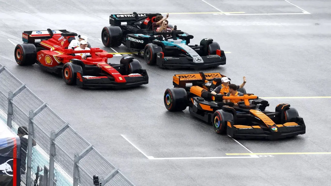 Miami Grand Prix, 2025 Miami Grand Prix, Formula 1, F1, LEGO, LEGO F1 araçları, LEGO Formula 1, Sürücü geçidi, LEGO araba geçidi, LEGO araçlar, Formula 1 LEGO işbirliği, McLaren, Lando Norris, Silverstone, LEGO P1, LEGO McLaren, Etkinlik, Yarış, Eğlence, Otomobil sporları, Haberler, Yorumlar, Miami Grand Prix LEGO, F1 LEGO, Özel etkinlik, Yarış öncesi gösteri, LEGO mühendisliği, LEGO tasarım, LEGO ustaları, Yapım, İnşaat, Model, Replica, Türkiye, Türkçe
