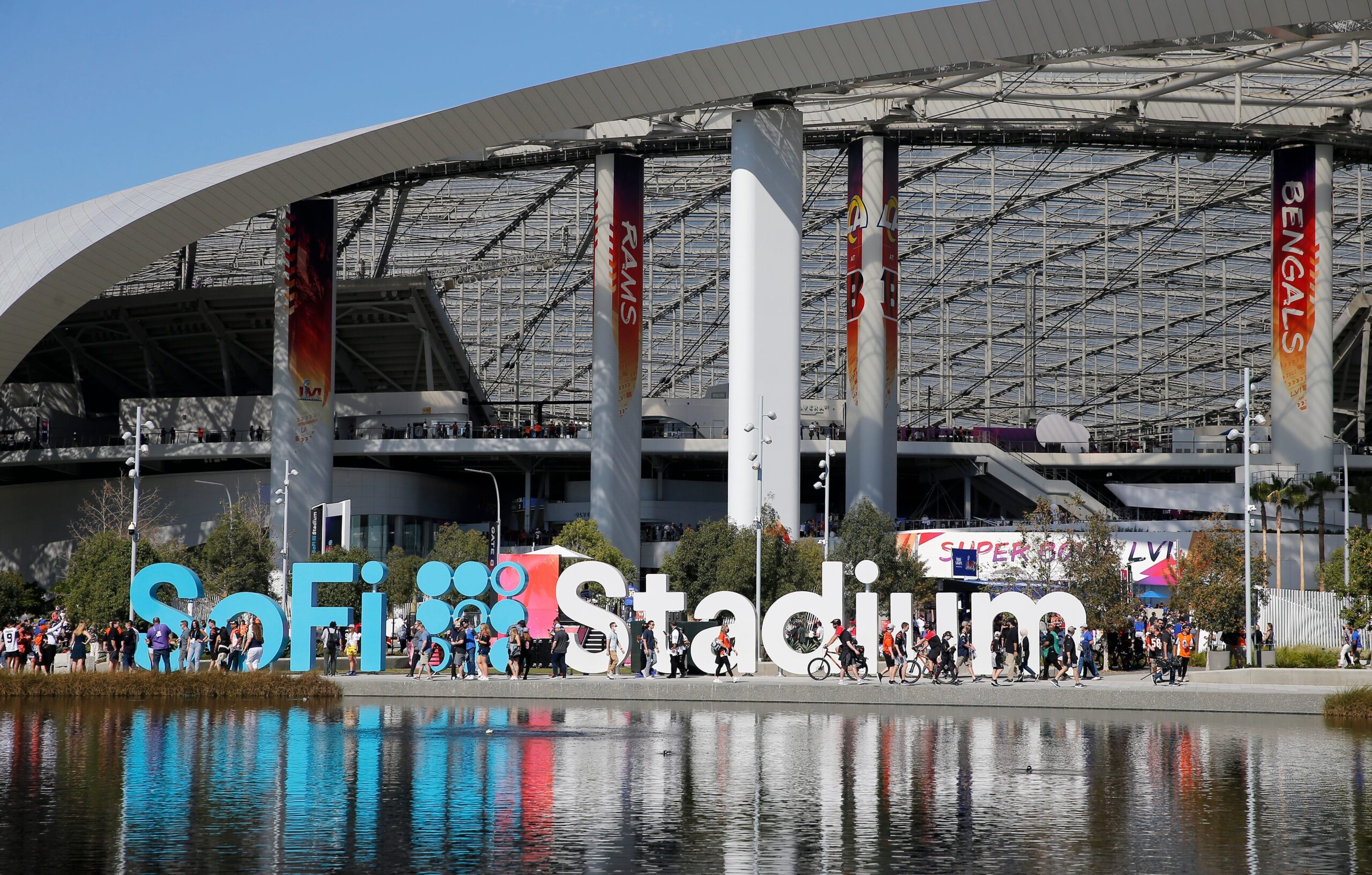 LA28 Olimpiyatları, 2028 Los Angeles Olimpiyatları, 2028 Paralimpik Oyunları, Los Angeles Memorial Coliseum, SoFi Stadyumu, Olimpiyat açılış töreni, Olimpiyat kapanış töreni, 2028 Olimpiyat mekanları, 1932 Olimpiyatları, 1984 Olimpiyatları, ABD Olimpiyat madalyaları, Karen Bass, Los Angeles Belediye Başkanı, Temmuz 2028, Ağustos 2028
