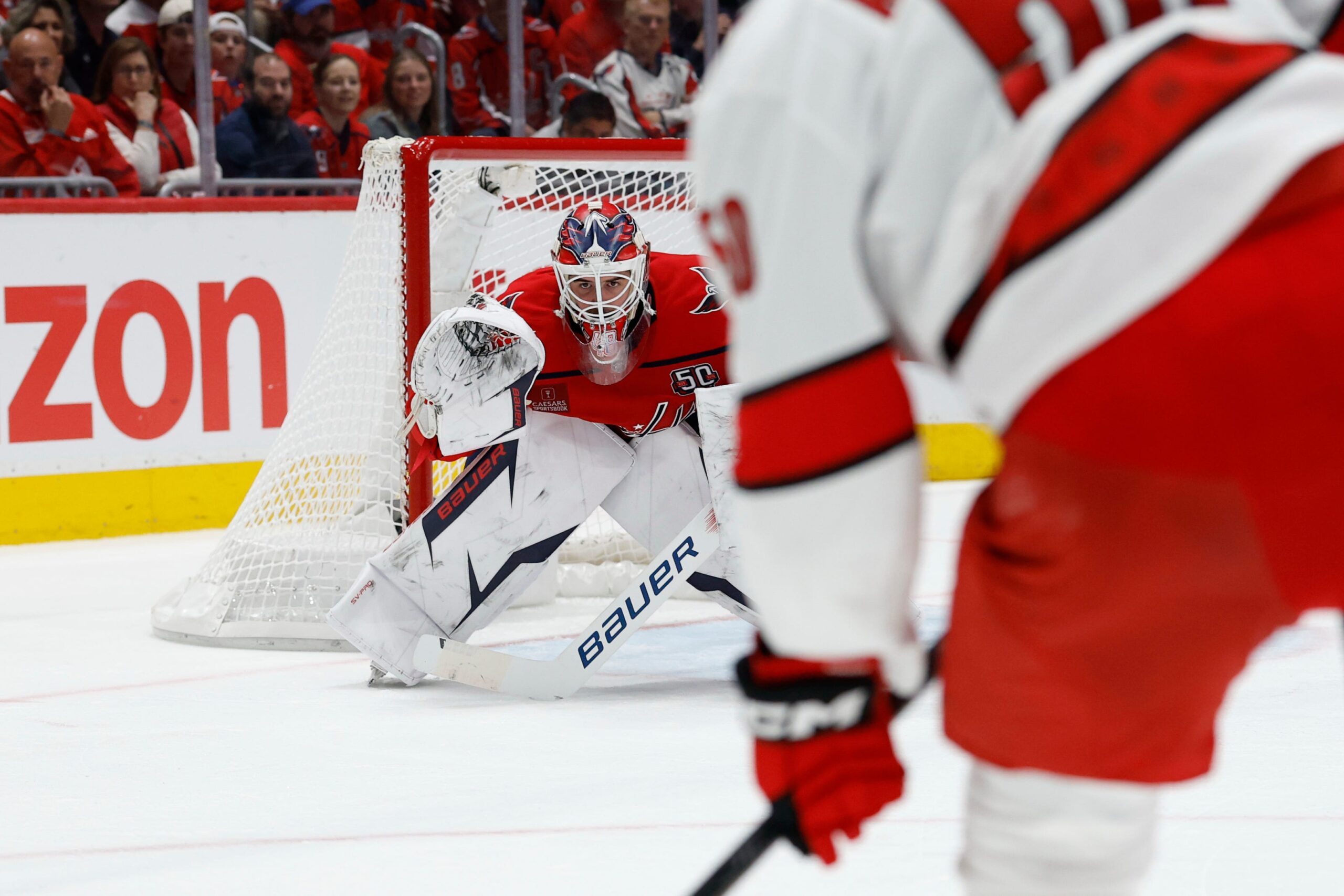 Washington Capitals, Carolina Hurricanes, Logan Thompson, Tom Wilson, Connor McMichael, John Carlson, Shayne Gostisbehere, Frederik Andersen, Buz Hokeyi, NHL, Playofflar, Doğu Konferansı Yarı Finalleri, Seri, Maç Özeti, Goller, Kurtarışlar, Güç Oyunu, Eksik Gol
