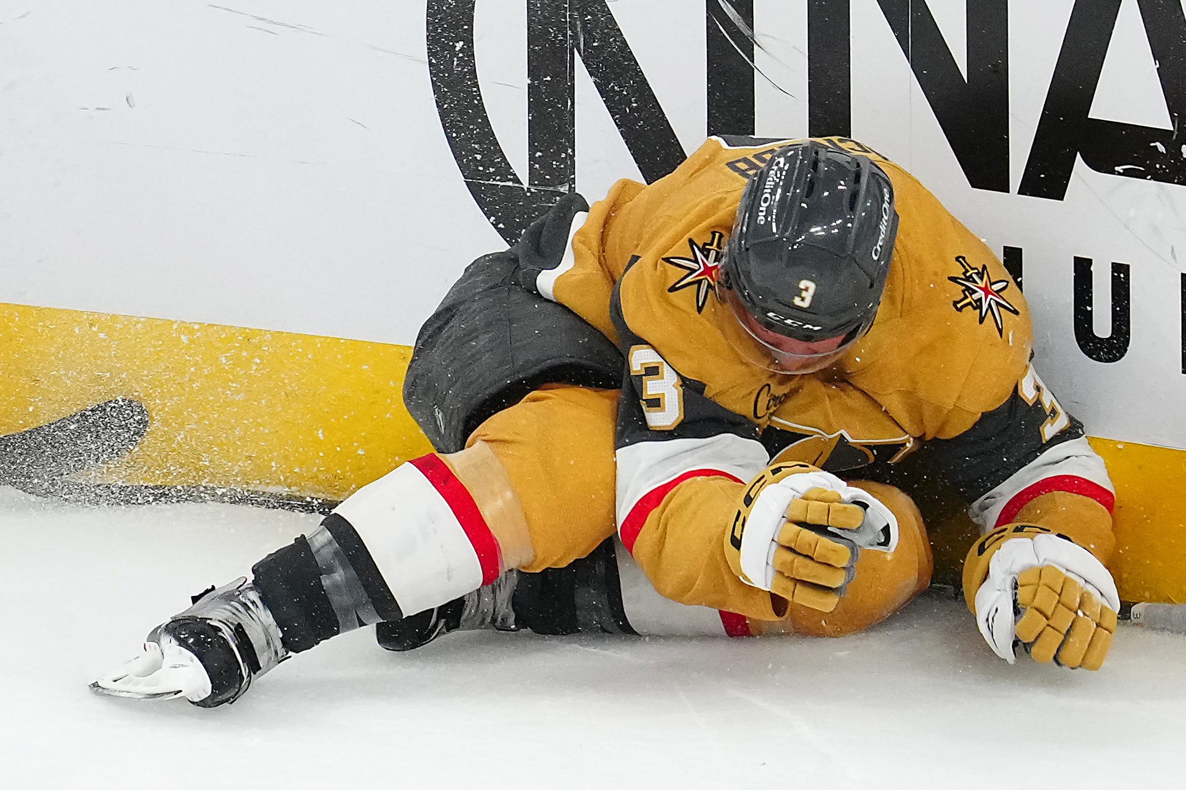 Vegas Golden Knights, Bruce Cassidy, Brayden McNabb, Viktor Arvidsson, Edmonton Oilers, Connor McDavid, Leon Draisaitl, Nicolas Roy, Trent Frederic, NHL Playoffs, ice hockey, tripping penalty, overtime, game recap, injury, hakem hatası, buz hokeyi, playofflar, Vegas Golden Knights koçu, sakatlık, maç özeti.
