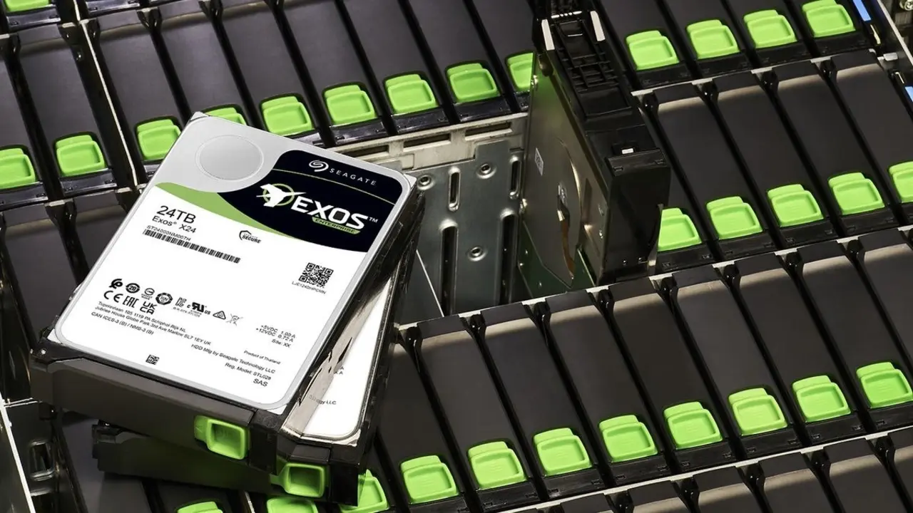 Seagate, sabit disk, 100 terabayt, veri merkezi, yapay zeka, BS Teh, Exos M, OpenAI, Microsoft, Google, enerji tüketimi, sürdürülebilirlik, yenilenebilir enerji, depolama yoğunluğu
