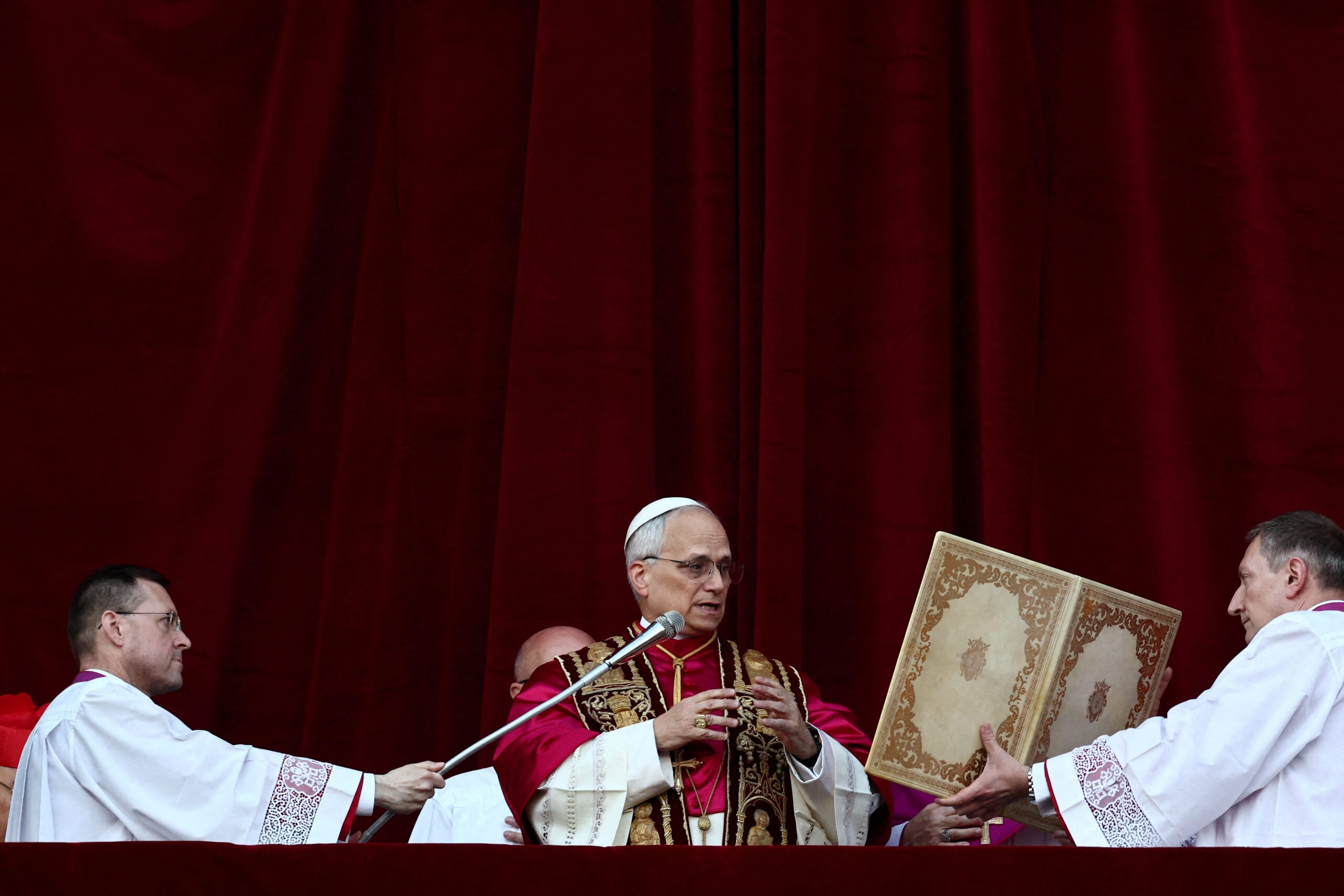 Papa Leo XIV, Papa Robert Francis Prevost, Katolik Kilisesi, Vatikan, Sistine Şapeli, Kardinaller, Papa Francis, Latin Amerika, ABD doğumlu Papa, Peru, Misyoner, Chiclayo, Piskopos, Papalık Seçimi, Beyaz Duman, Aziz Petrus Meydanı, Regina Coeli, Aziz Petrus Bazilikası, Vatikan Haberleri, Order of Saint Augustine, Canon Hukuku, Piskoposlar Divanı, Sosyal Adalet, Leo XIII, Katolik sosyal öğretisi
