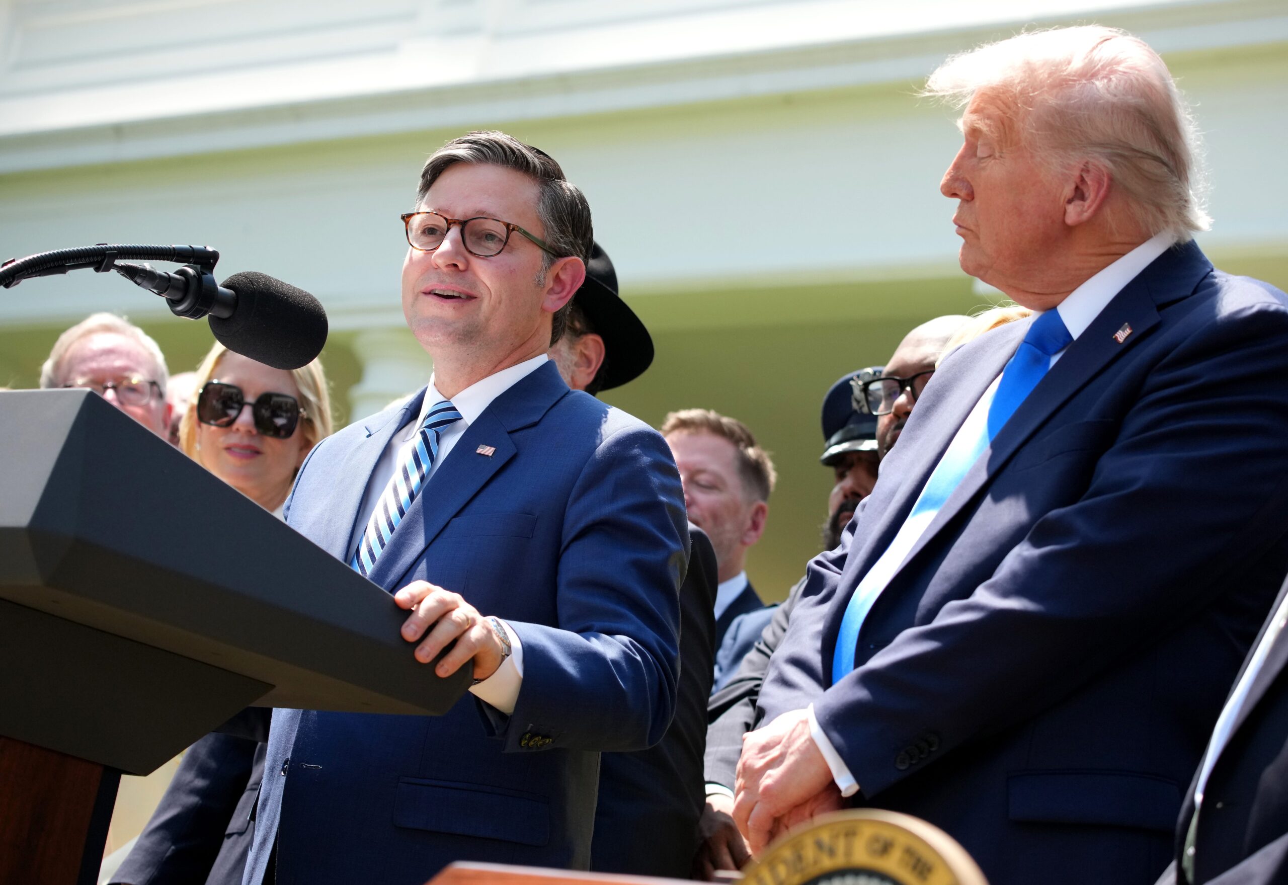 Kongre, Cumhuriyetçiler, Donald Trump, Mike Johnson, Vergi Kesintileri, Harcamalar, Bütçe Açığı, Medicaid, SALT, Uzlaşma, Siyasi Çekişme, Yasama, Siyaset, ABD Siyaseti, Borç Tavanı, Federal Bütçe
