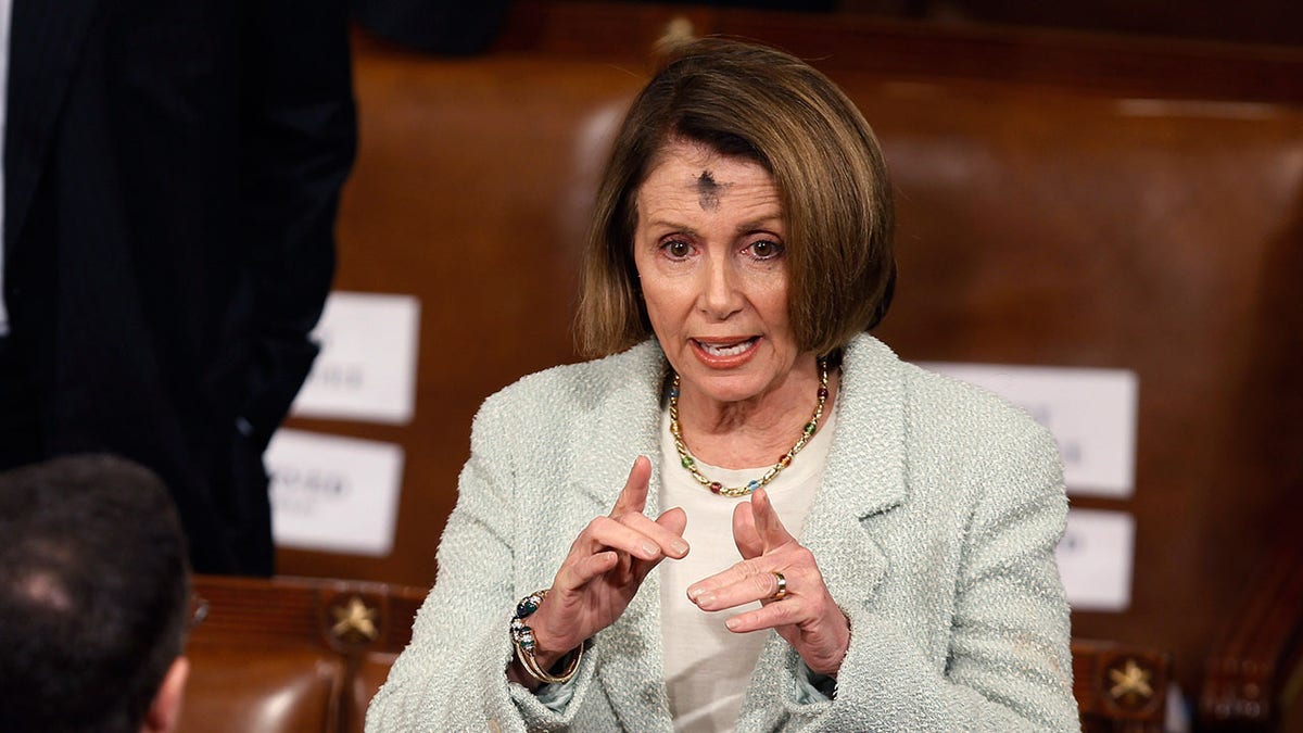 Nancy Pelosi, Katolik Kilisesi, kadın rahipler, kürtaj hakları, LGBTQ hakları, Papa Francis, Başpiskopos Salvatore Cordileone, aforoz, Komünyon, Vatikan, siyaset, din, inanç, görüşler, tartışma, Kilise öğretisi, ilerici görüşler, muhafazakar görüşler, güncel olaylar, Amerika Birleşik Devletleri, politika, Katoliklik, kadınlar, haklar, eşitlik, dini liderler, Papa Leo XIV
