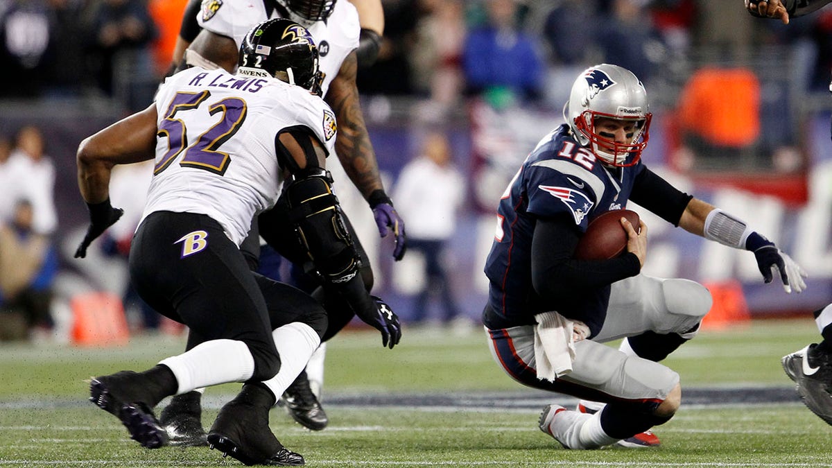 Tom Brady, NFL, Amerikan futbolu, Ray Lewis, Ndamukong Suh, J.J. Watt, Haloti Ngata, Bernard Pollard, New England Patriots, Tampa Bay Buccaneers, Super Bowl, sakatlanma, 2008 sezonu, IMPAULSIVE podcast, Logan Paul, Brandon Beane, Hailee Steinfeld, Josh Allen, emeklilik, FOX News, spor, quarterbacks, pas mesafesi, touchdown,metakeywords
