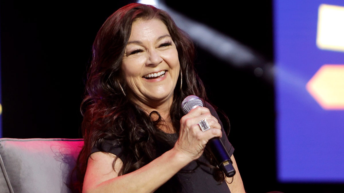 Gretchen Wilson, Masked Singer, sağlık sorunları, COVID, müzik kariyeri, Redneck Woman, Taylor Sheridan, Yellowstone, Blake Shelton, Keith Urban, Brian Kelley, Florida Georgia Line, Fox News Digital, yarışma, performans, Hollywood, country müzik, eğlence, ünlü, röportaj