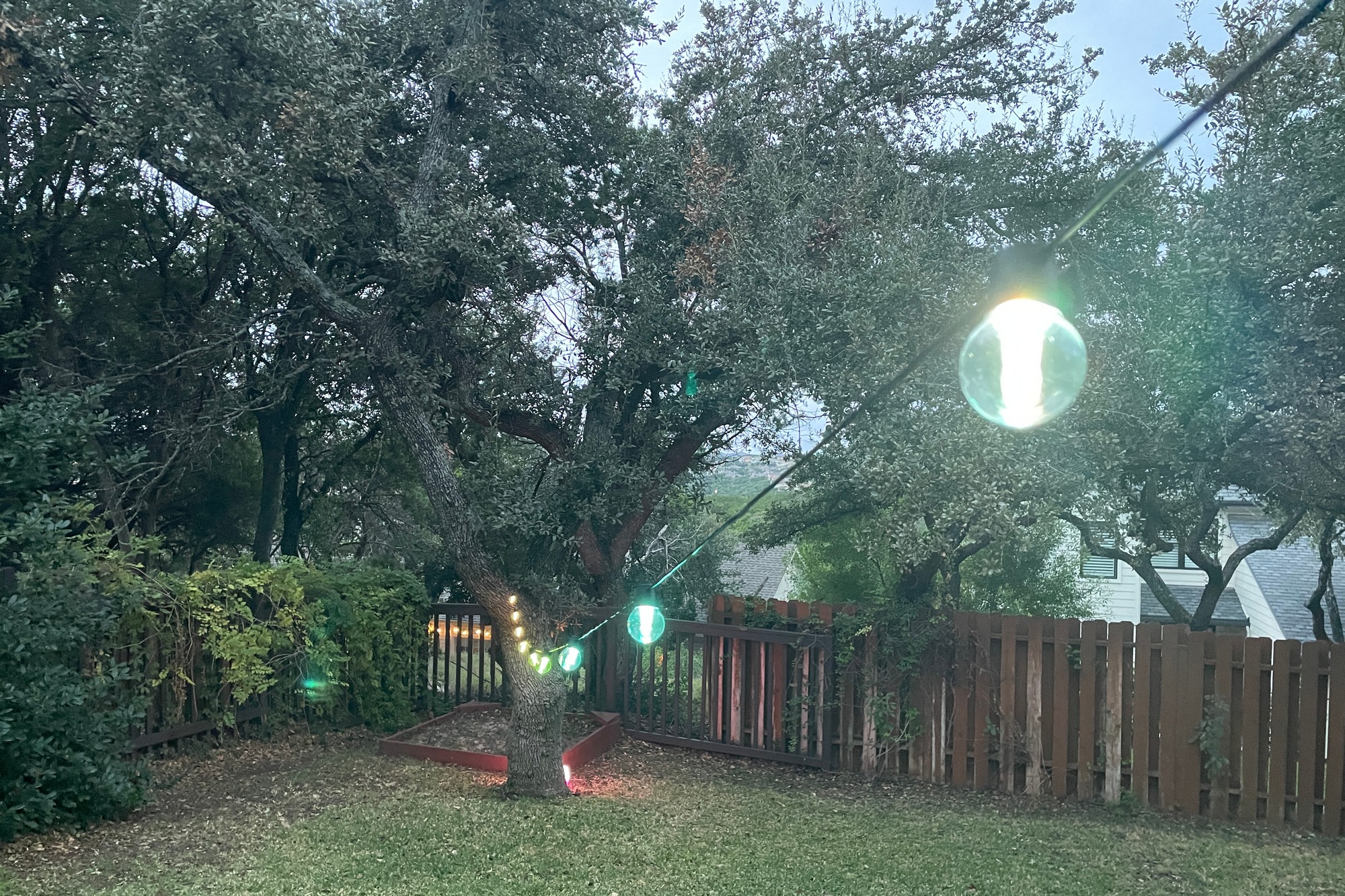 Eufy string lights, akıllı ışıklar, dış mekan aydınlatması, LED ışıklar, akıllı ev, E10, Eufy Life, fiyat, inceleme, karşılaştırma, Enbrighten, Govee, Lifx, Nanoleaf, Alexa, Google Home, akıllı kamera entegrasyonu, dış mekan ışıklandırma, bahçe aydınlatması, uygun fiyatlı, dekoratif aydınlatma, IP65, Edison ampul, akıllı aydınlatma sistemleri, Christopher Null, TechHive
