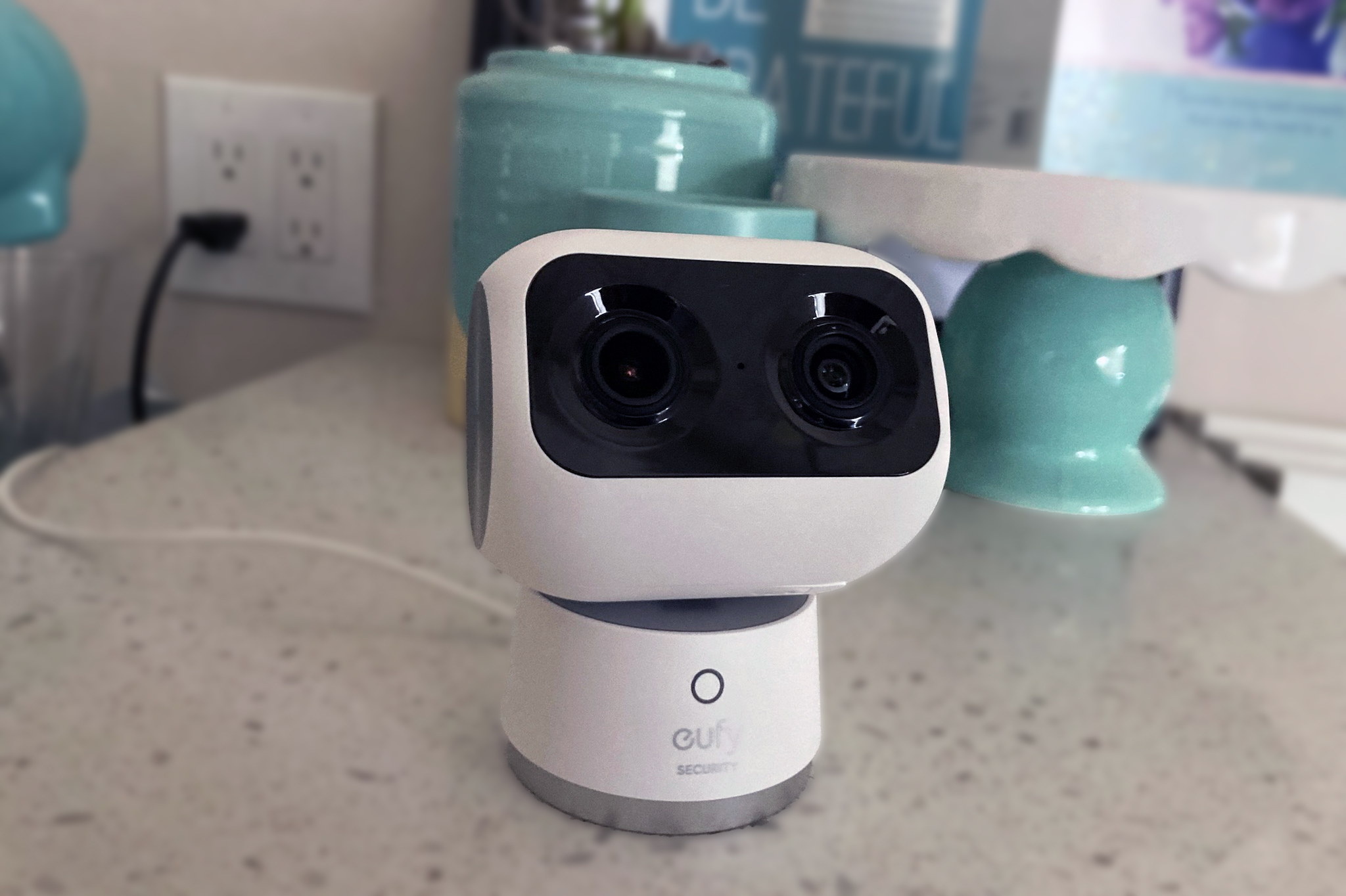 eufy indoor cam s350, ev güvenlik kamerası, çift lensli kamera, pan-tilt kamera, 4K kamera, 2K kamera, geniş açılı lens, telephoto lens, AI izleme, evcil hayvan algılama, insan algılama, microSD kart, bulut depolama, eufy homebase, wifi 6, alexa, google assistant, akıllı ev, güvenlik incelemesi, Michael Ansaldo, TechHive, uygun fiyatlı güvenlik
