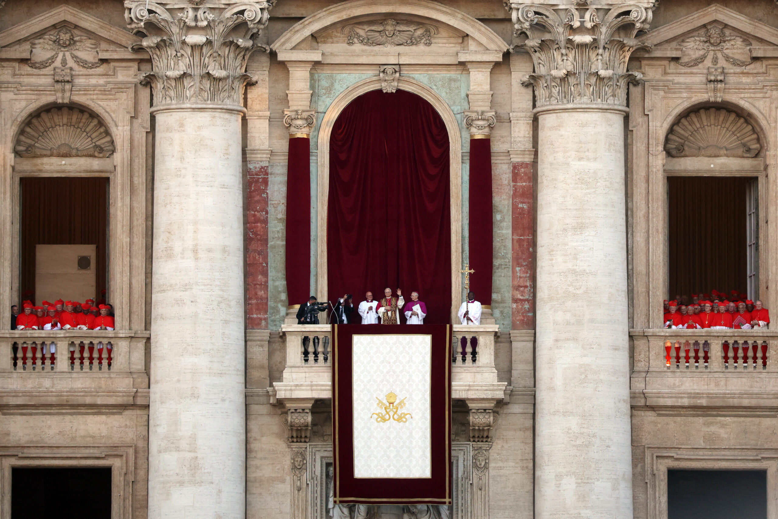 Katolik Kilisesi, Papa Leo XIV, Amerika Birleşik Devletleri, Papa Francis, dini reform, Vatikan, Katoliklik, Michele Dillon, cinsel istismar, Vatikan maliyesi, kilisede kadınlar, sosyal adalet, Augustinian düzeni, din, din, kilise liderliği, dünya politikası, uluslararası ilişkiler, Güney Amerika, misyonerlik, kardinaller, dini tartışmalar, hiyerarşi, papalık seçimi, dini liderlik, Vatikan Bankası, Banco Ambrosiano, dini skandal, Ukrayna, Rusya, İsrail, Filistin, dini diplomasi, dini çatışmalar, dini doktrin, kilise politikası, liberal, muhafazakar, progresif, Katolik kimliği, kilise birliği, kilise çeşitliliği, dini birlik, sosyal adalet öğretisi, iklim değişikliği, ekonomik eşitsizlik, mülteciler, sığınmacılar, dini ahlak