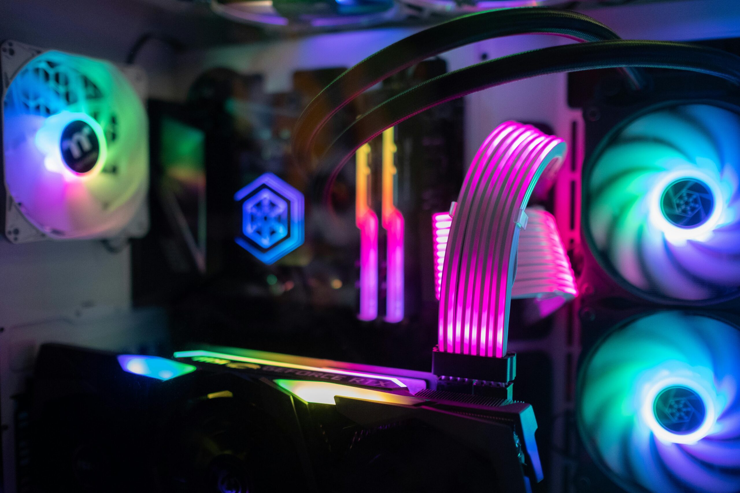 RGB aydınlatma, PC oyun, oyun bilgisayarı, donanım, PCWorld, Dominic Bayley, CyberPunk 2077, Oblivion Remastered, RTX 4070, kasa, performans, FPS, estetik, minimalist, teknoloji meraklısı, inceleme, değerlendirme, sorunlar, maliyet, yükseltme, tavsiye, Avustralya
