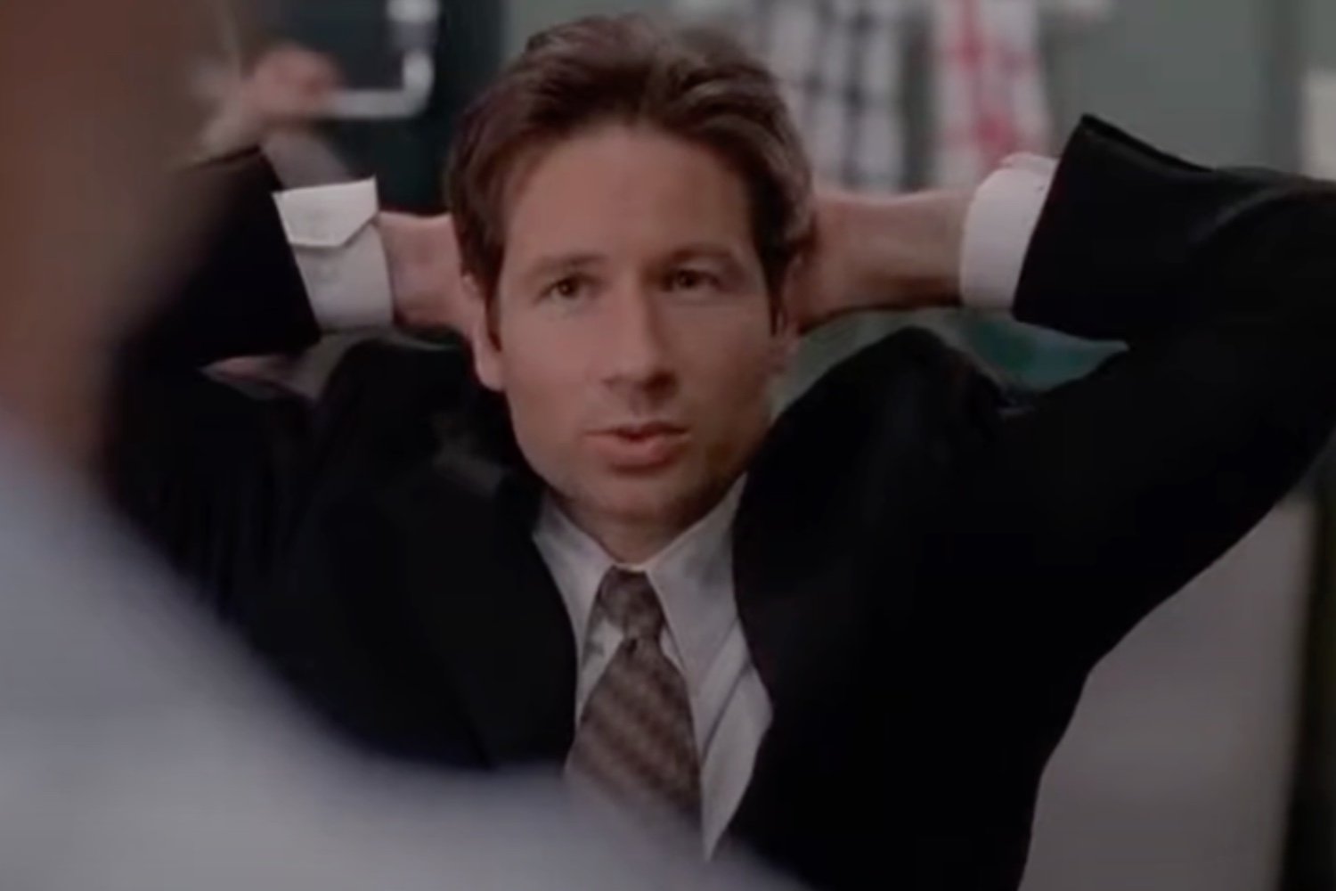 X-Files, Folie à Deux, Fox Mulder, Dana Scully, Vince Gilligan, Kim Manners, Brian Markinson, bilim kurgu, gerilim, canavar, komplo, FBI, telemarketing, 90'lar dizisi, Hulu, yayın akışı, inceleme, bölüm analizi, psikolojik gerilim, paranormal, doğaüstü, Gizli Dosyalar, Açıklanamayan Olaylar, David Duchovny, Gillian Anderson, Mitch Pileggi, Capsica, Breaking Bad, Better Call Saul, Greg Pincus, John Apicella
