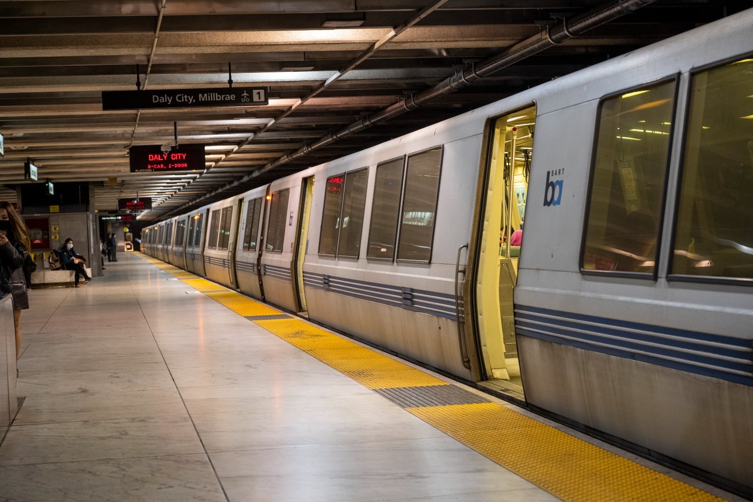 San Francisco BART, BART arızası, Bay Area Rapid Transit, bilgisayar ağı sorunu, toplu taşıma, San Francisco, ulaşım, BART gecikmeleri, BART restorasyonu, BART yolcuları, toplu taşıma alternatifleri, San Francisco ulaşım maliyetleri, BART bakım, BART güvenlik, BART polis, BART ücret ihlali
