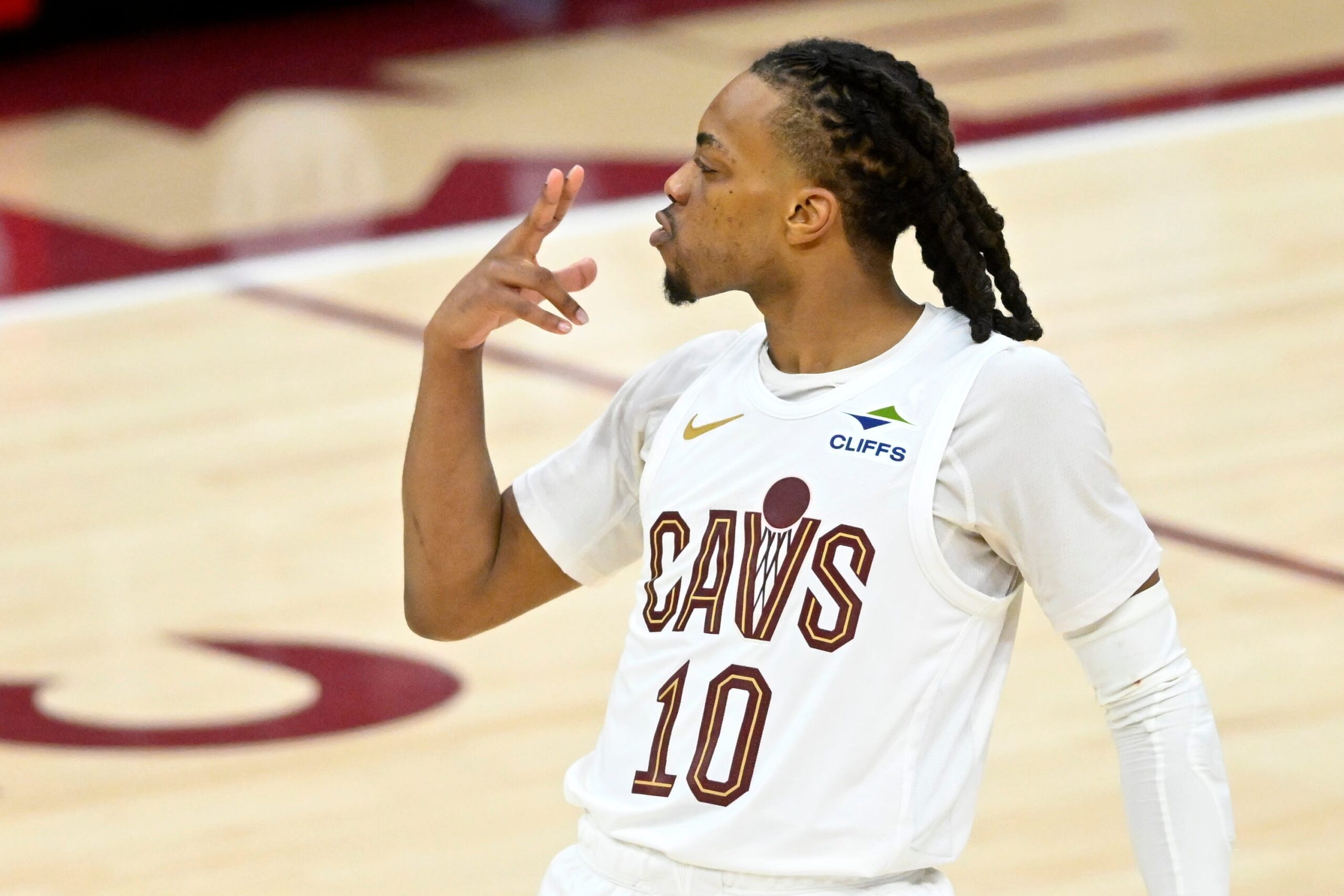 Cleveland Cavaliers, Indiana Pacers, 2025 NBA playoffs, Doğu Konferansı yarı finalleri, Darius Garland, DeAndre Hunter, Evan Mobley, sakatlık raporu, Game 3, Kenny Atkinson, Gainbridge Fieldhouse, Shams Charania, sakatlık güncellemesi, maç önü ısınma, Bennedict Mathurin, Myles Turner, geri dönüş, sakatlık