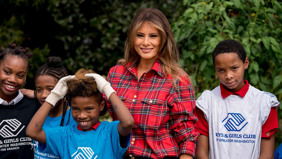 Melania Trump, ABD Bütçesi, Foster Youth, Evlat Edindirme Sistemi, Çocuk Refahı, BE BEST Girişimi, Scott Turner, HUD, Konut Desteği, Evsizlik Önleme, Aile Birinci Önleme Hizmetleri Yasası, Asker Anneler, Anneler Günü, Beyaz Saray, Fox News
