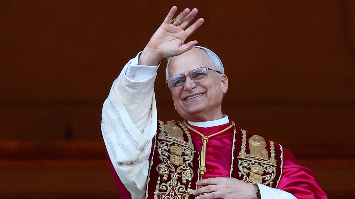 Papa Leo XIV, Robert Francis Prevost, Amerikan Papa, Vatikan, Katolik Kilisesi, Papa Francis, Villanova Üniversitesi, Aziz Augustinus Tarikatı, Kardinal Dominique Mamberti, Papa Seçimi, 2025, College of Cardinals, Aziz Petrus Meydanı, Katolik, Papalık, Augustinians, Fox News, Patrick Brennan, Catholic Legal Studies, Amerika Birleşik Devletleri, dini düzen, Cizvitler, Sistina Şapeli, Santa Maria Maggiore, Hail Mary, Papa Leo XIII, yeni papa, Amerikan Katolik Kilisesi, din, inanç
