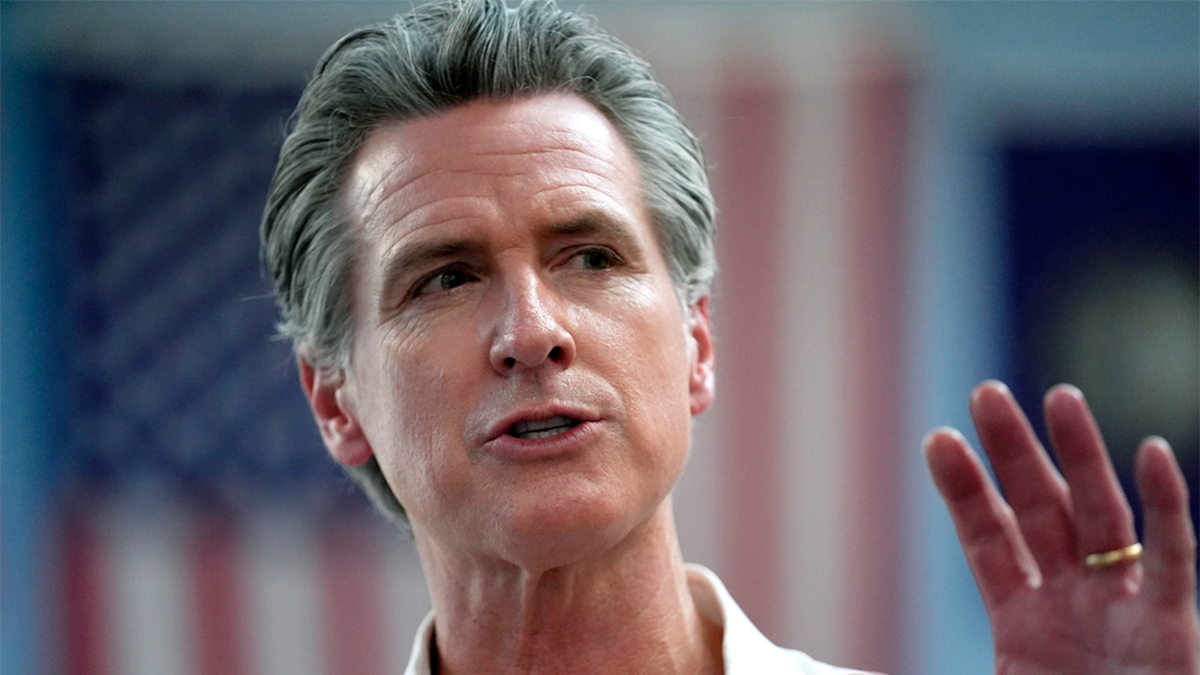 Gavin Newsom, California, Donald Trump, Ekonomi, Tarife, Ukrayna, Estonya, Siyasi reklam, Yanıltma, Başkanlık hırsı, Cumhuriyetçi Parti, Corrin Rankin, California Cumhuriyetçi Partisi, Fox News, Siyasi tiyatro
