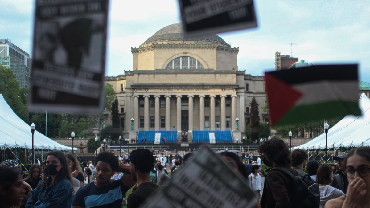 Yahudi öğrenci, Columbia Üniversitesi, anti-İsrail protestosu, kütüphane işgali, antisemitizm, şiddet, taciz, yarmulke, genocider, daimi mağdur, Claire Shipman, intifada, Hamas, Al Qassam Tugayları, terörist saldırı, rehineler, güvenlik görevlileri, tutuklamalar, uzaklaştırma, Fox News Digital
